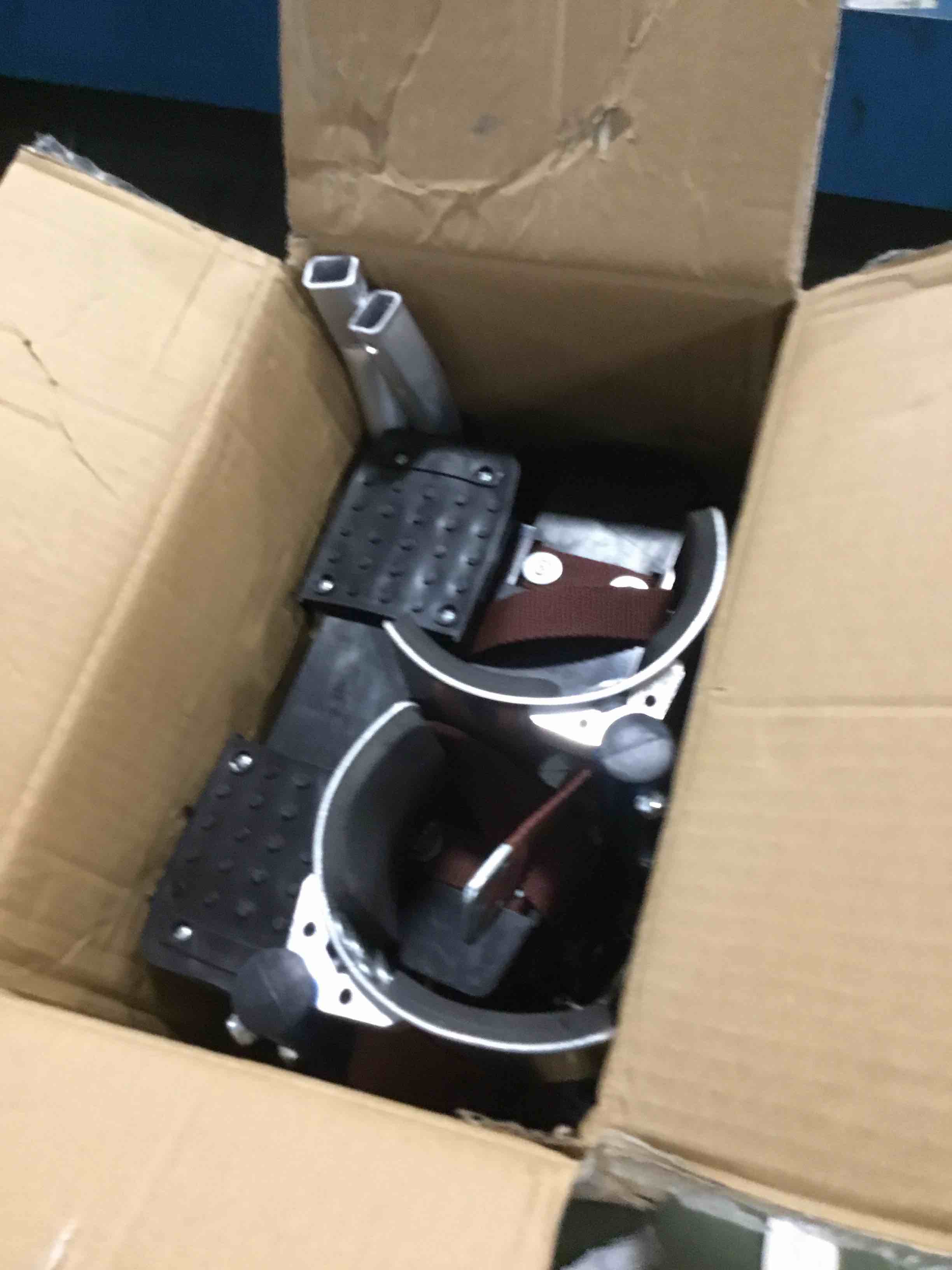 https://s3.amazonaws.com/lotting-images-prod/bidfta/PPE3692310_1749645490956.jpeg