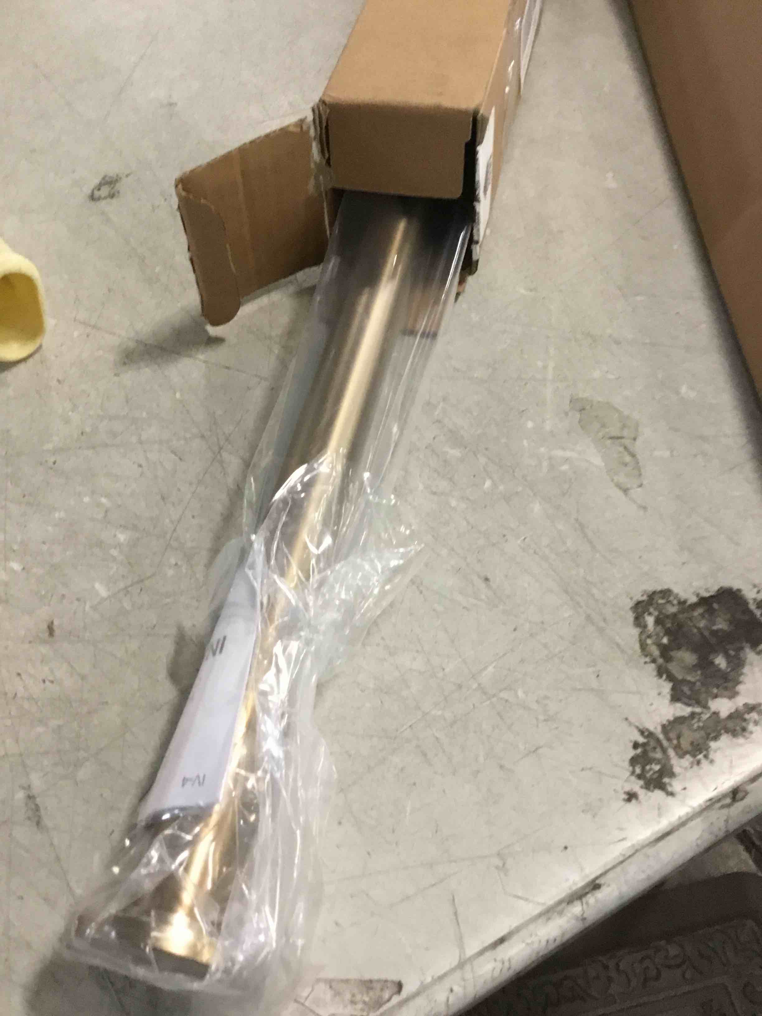 https://s3.amazonaws.com/lotting-images-prod/bidfta/PPE3692440_1749668045037.jpeg