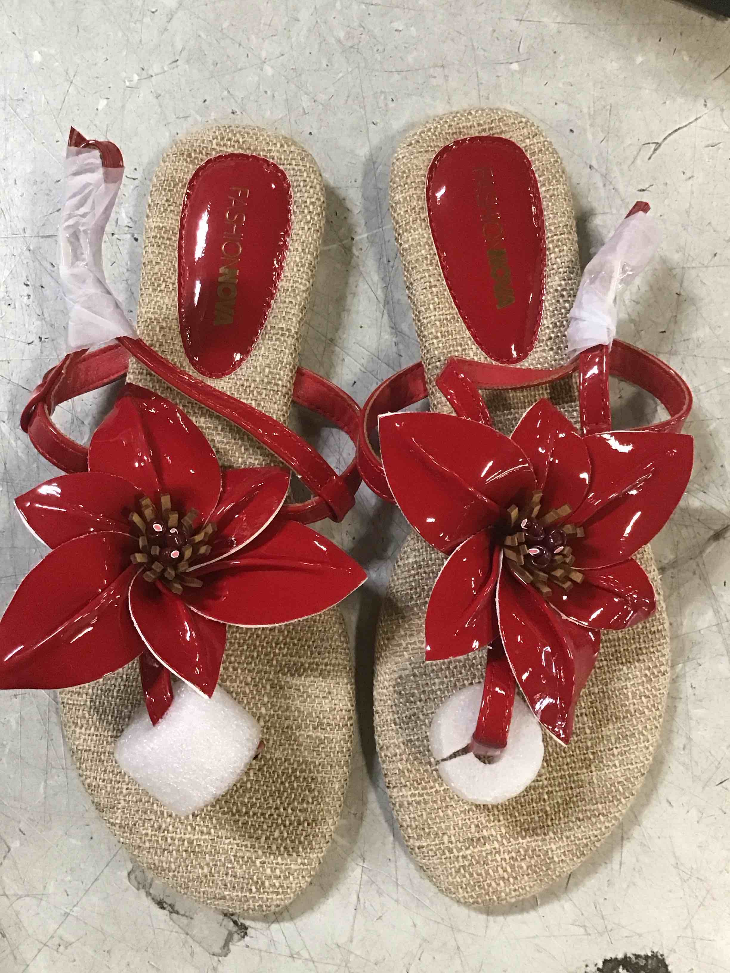 Red sandals with embroidered flowers size 9