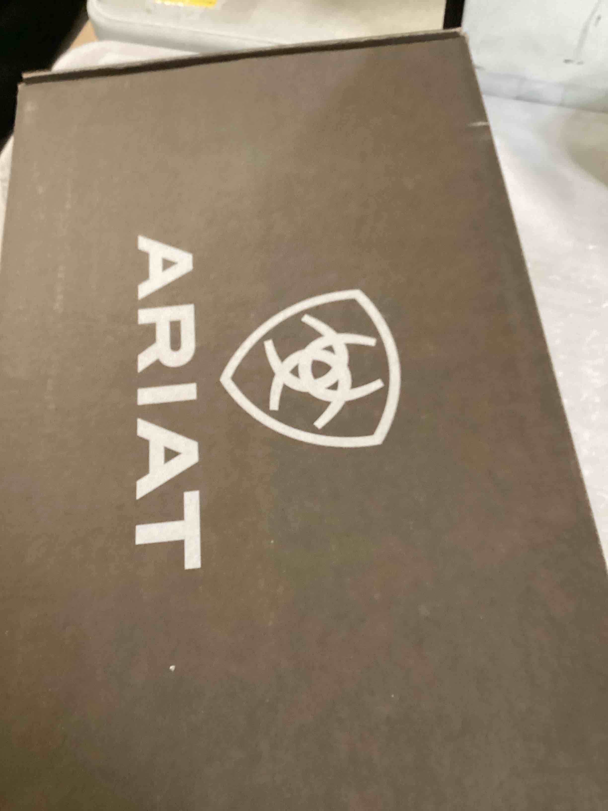 https://s3.amazonaws.com/lotting-images-prod/bidfta/PPE3694541_1747853266150.jpeg