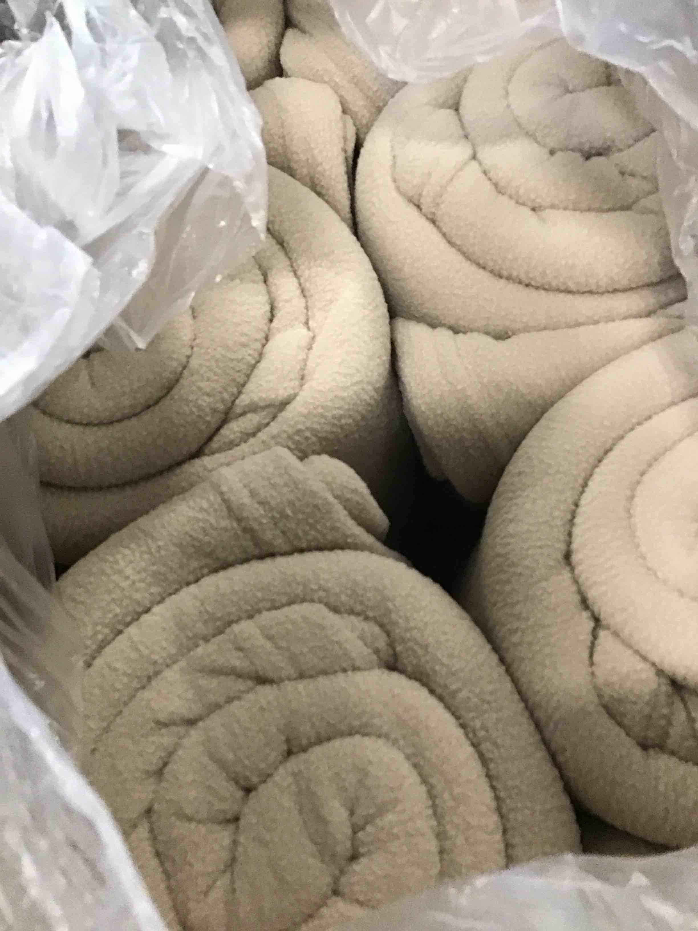 https://s3.amazonaws.com/lotting-images-prod/bidfta/PPE3697044_1747659912471.jpeg