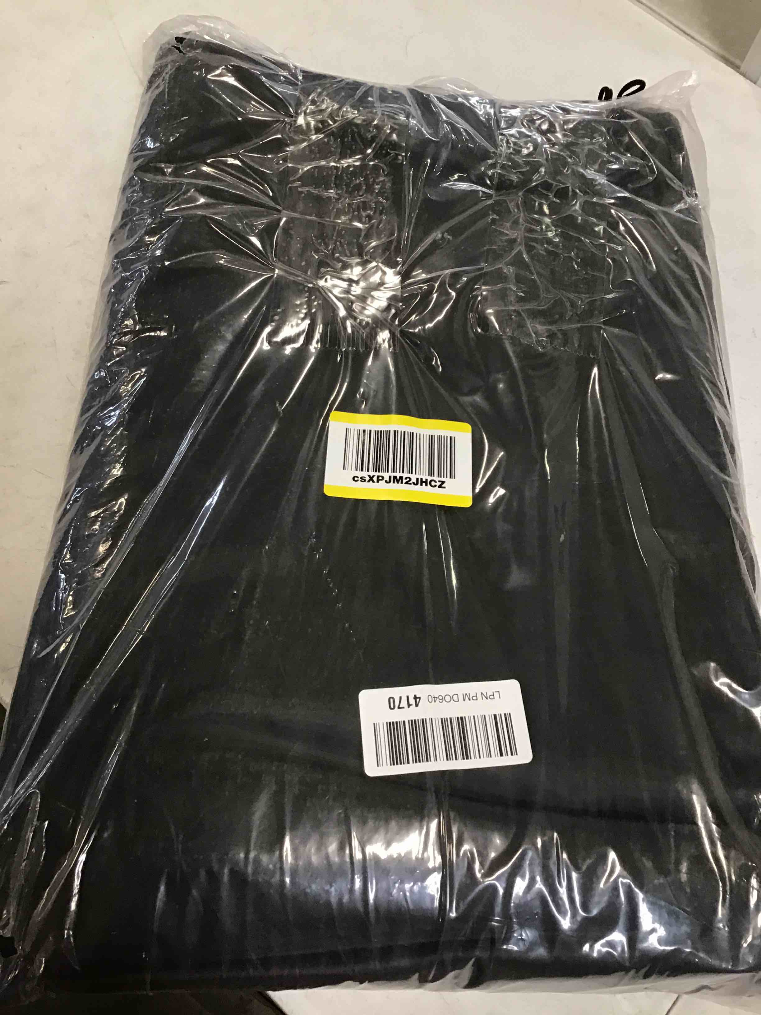 https://s3.amazonaws.com/lotting-images-prod/bidfta/PPE3697065_1747660316912.jpeg