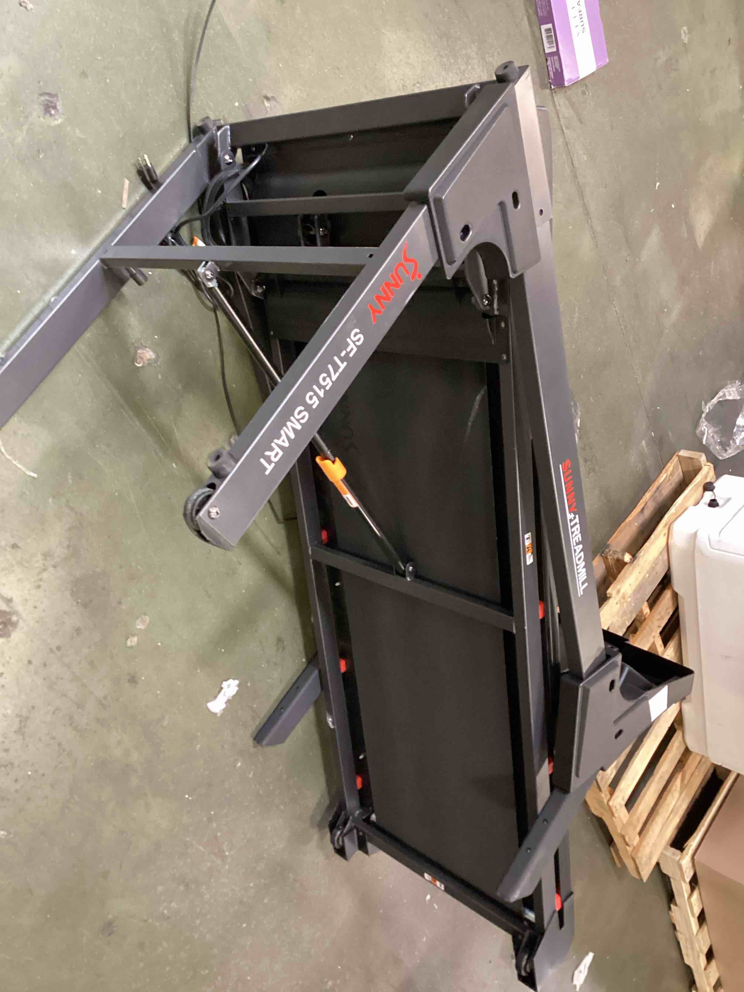 https://s3.amazonaws.com/lotting-images-prod/bidfta/PPE3701408_1749062896617.jpeg