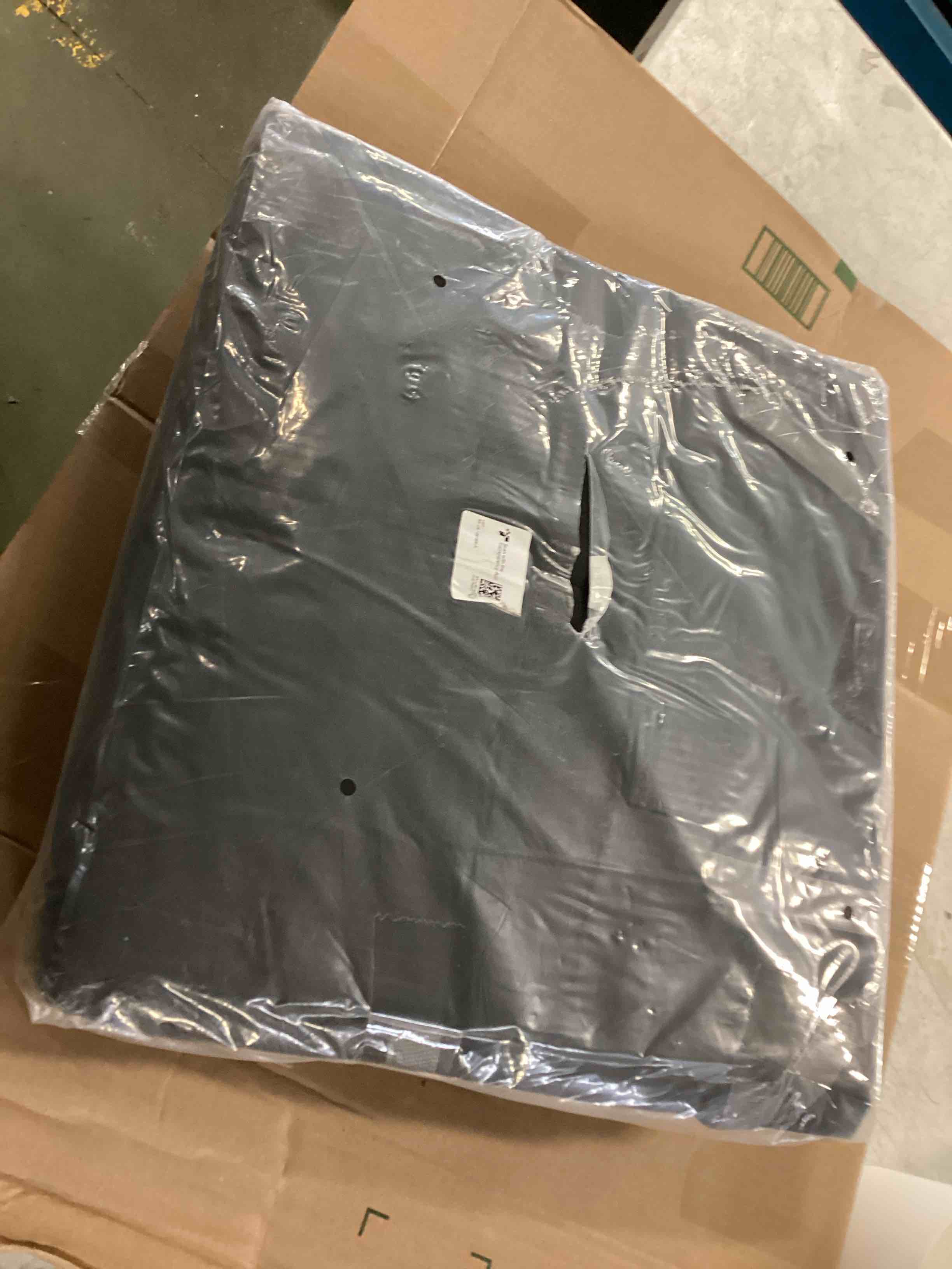 https://s3.amazonaws.com/lotting-images-prod/bidfta/PPE3702790_1750083984121.jpeg