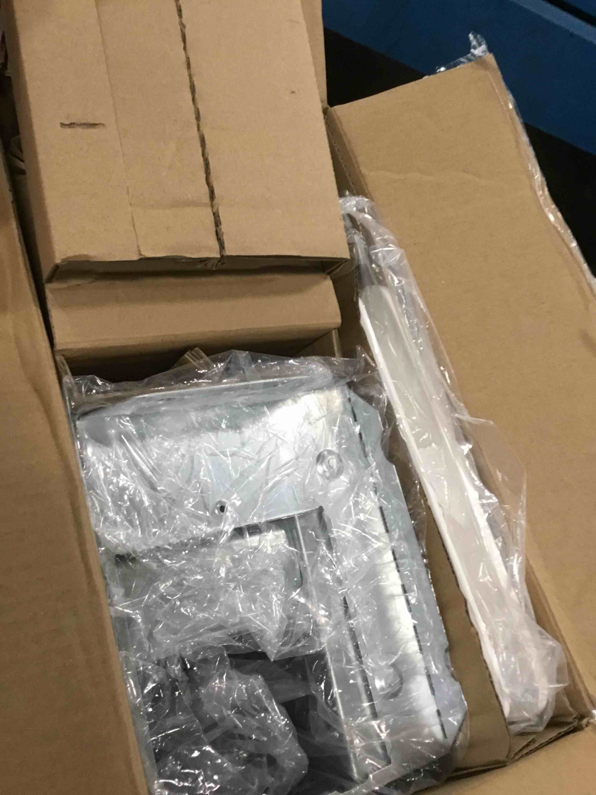 https://s3.amazonaws.com/lotting-images-prod/bidfta/PPE3703005_1747407604864.jpeg