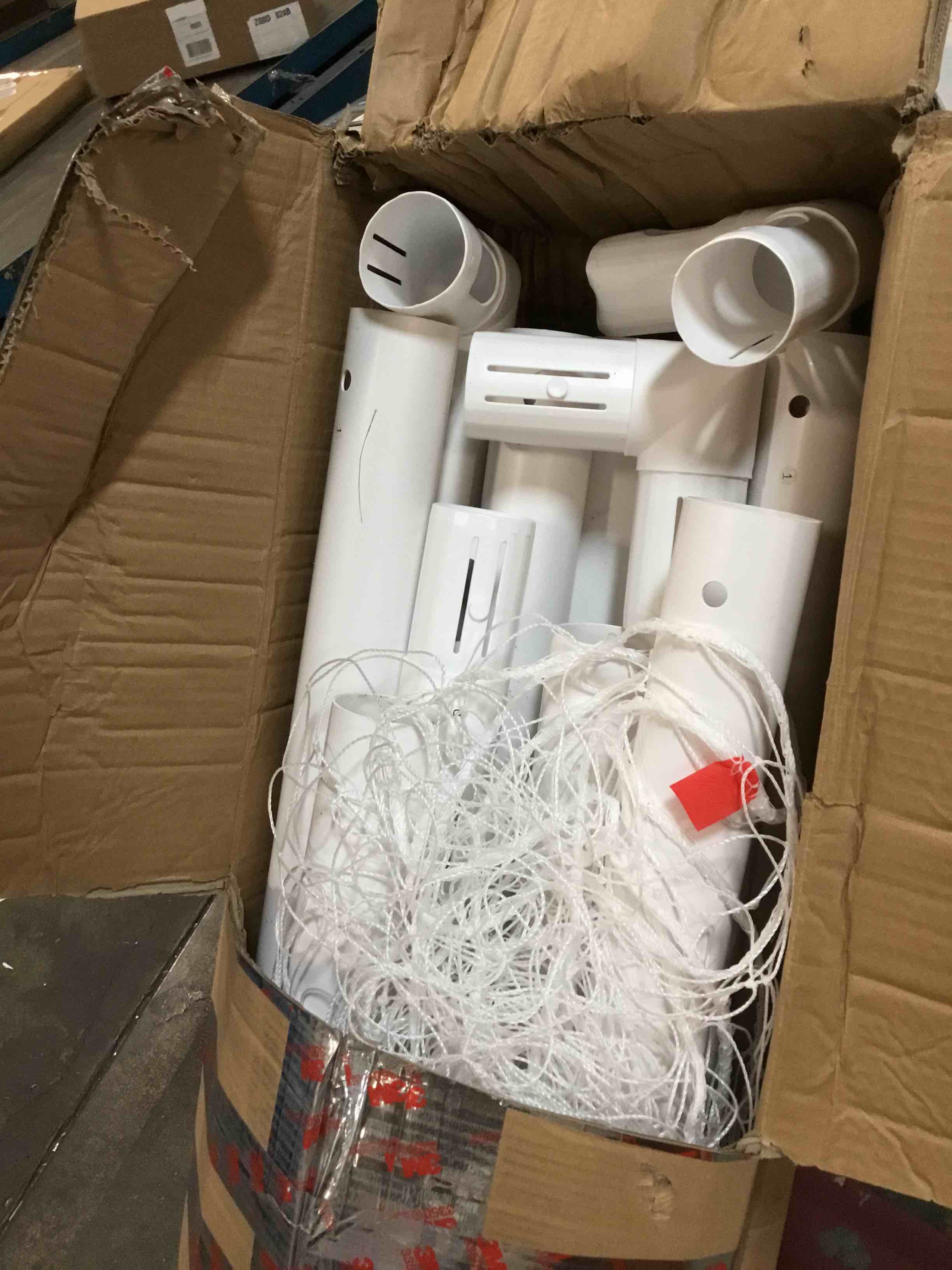 https://s3.amazonaws.com/lotting-images-prod/bidfta/PPE3705015_1748611307155.jpeg