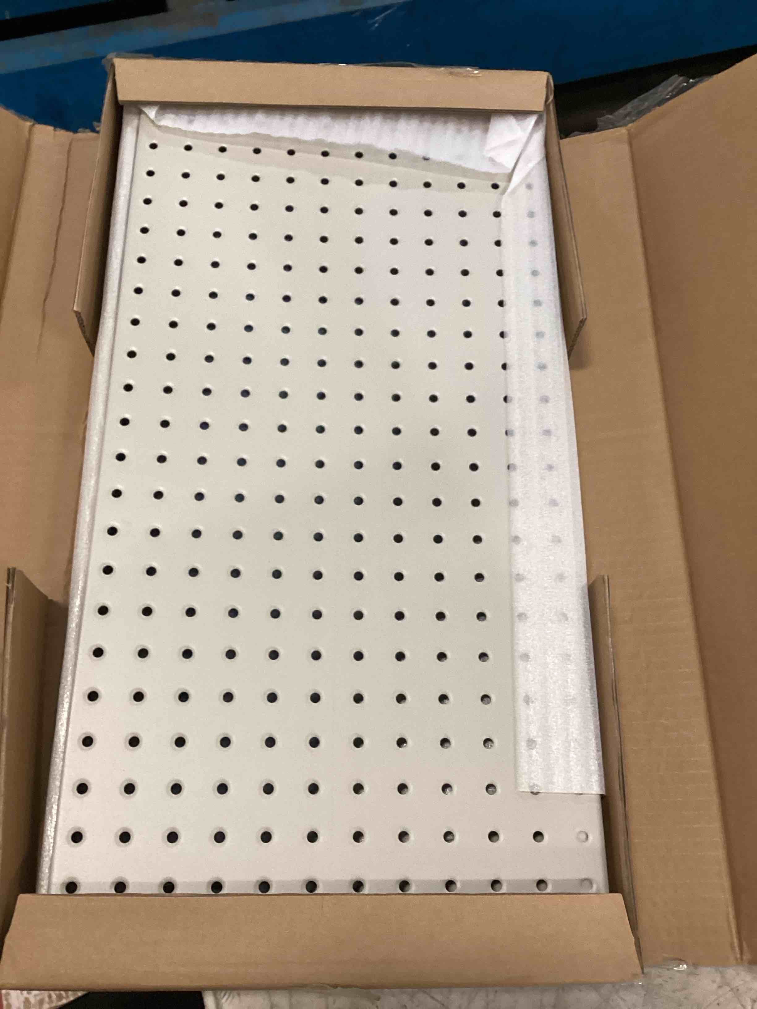 https://s3.amazonaws.com/lotting-images-prod/bidfta/PPE3708764_1749227234786.jpeg