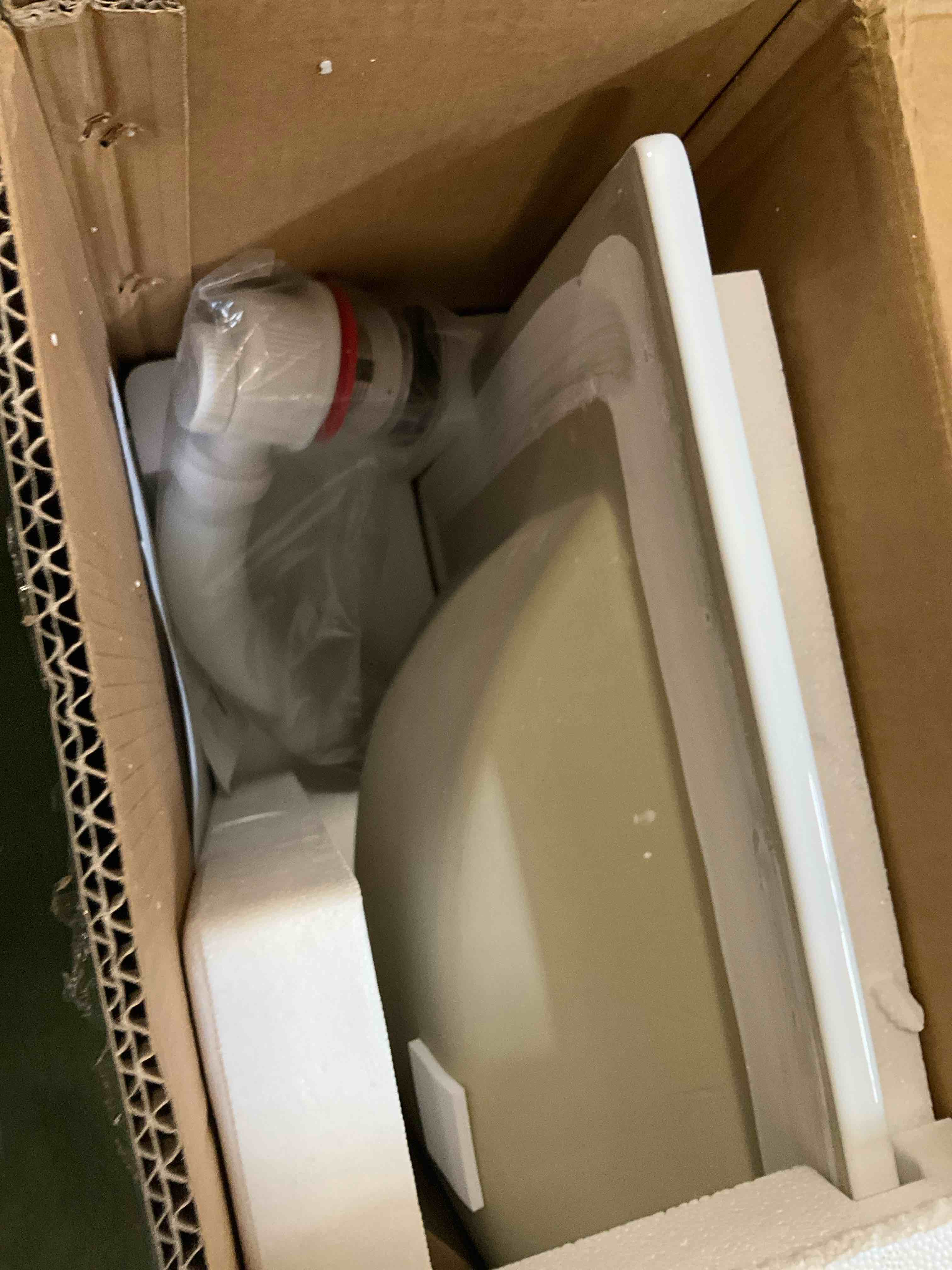 https://s3.amazonaws.com/lotting-images-prod/bidfta/PPE3711056_1750259975891.jpeg