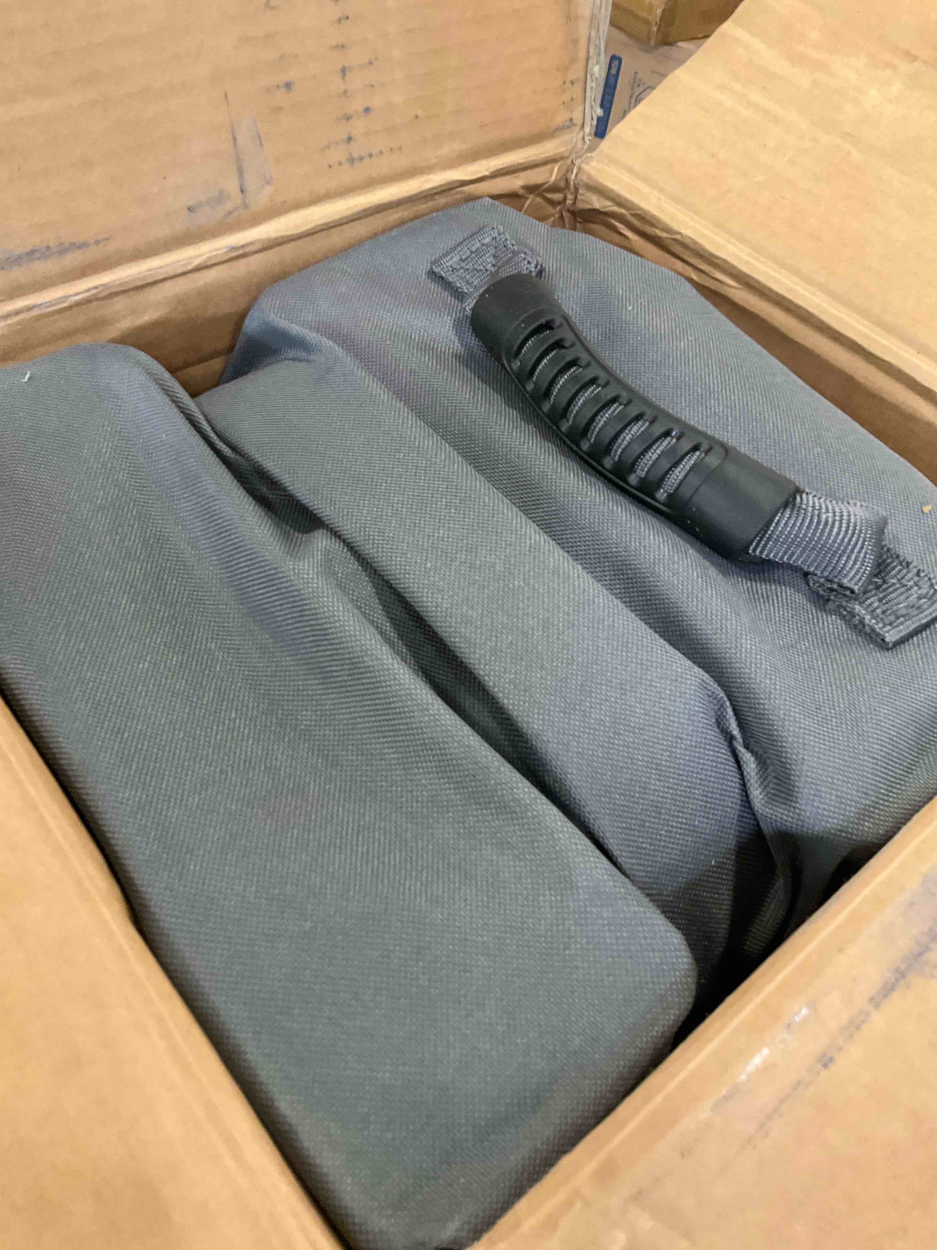 https://s3.amazonaws.com/lotting-images-prod/bidfta/PPE3711667_1751044621520.jpeg