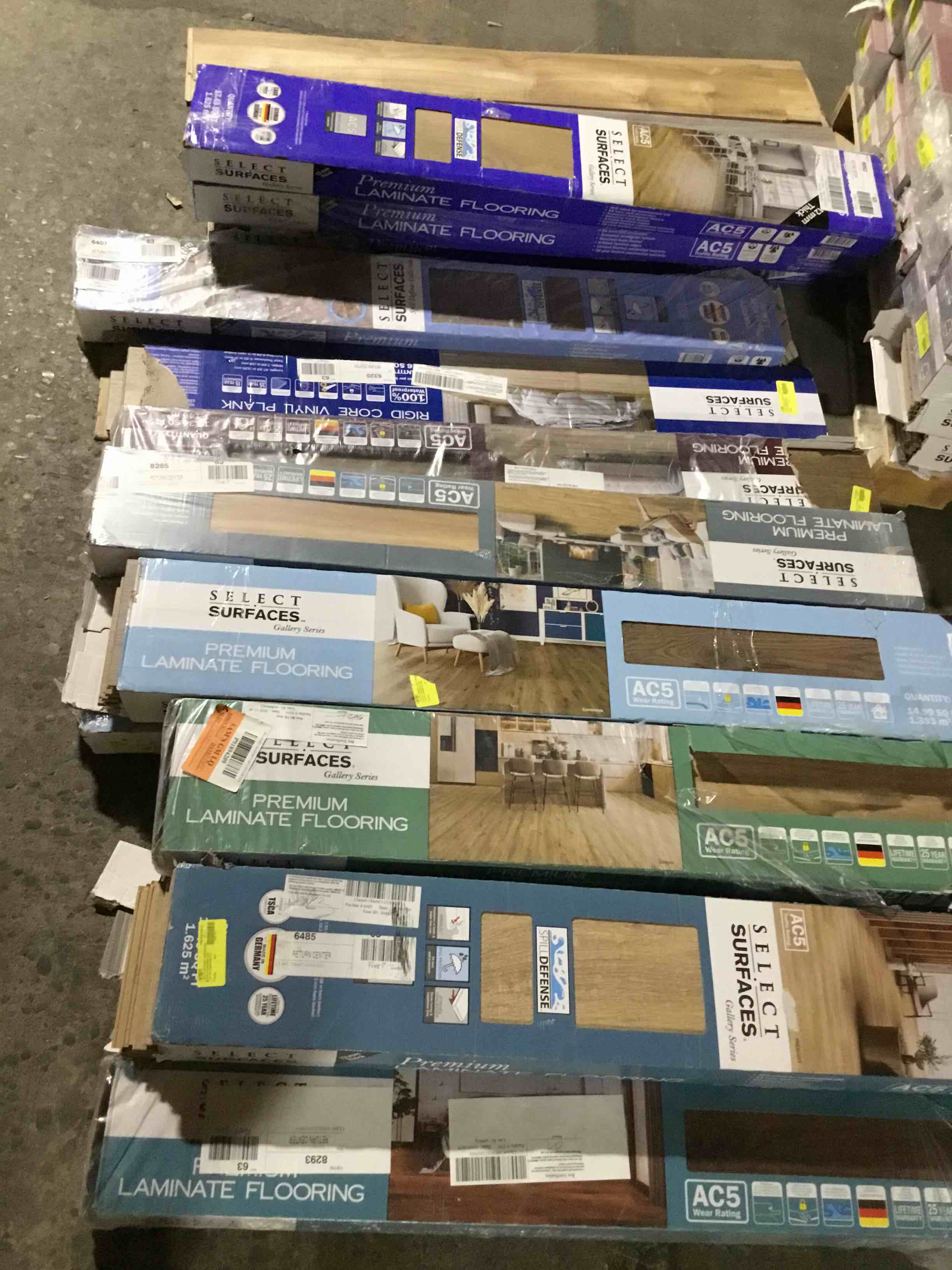 pallet lot of laminate flooring , 200 sq.ft.approximately