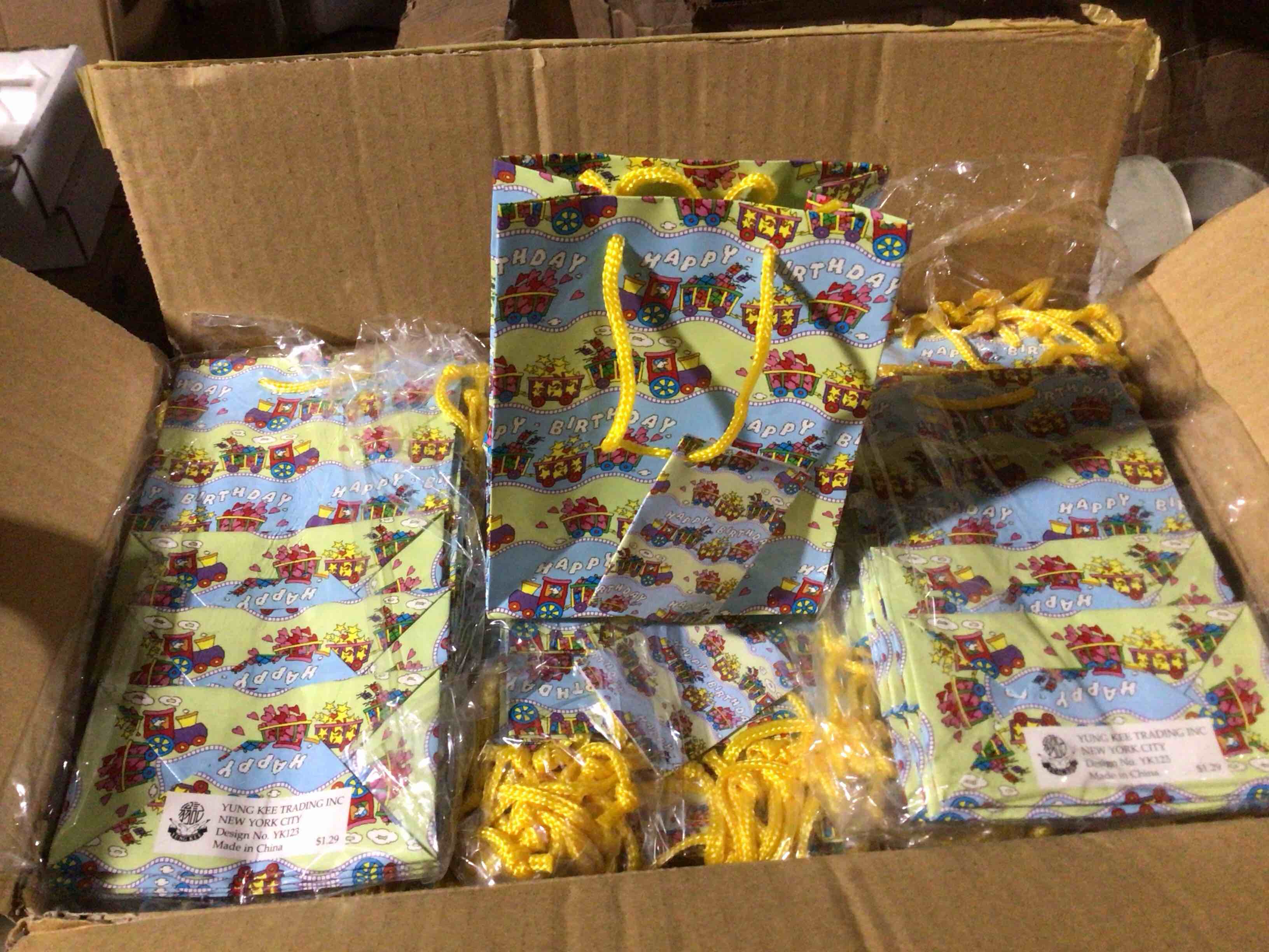 case of 300 small bag ( birthday) 