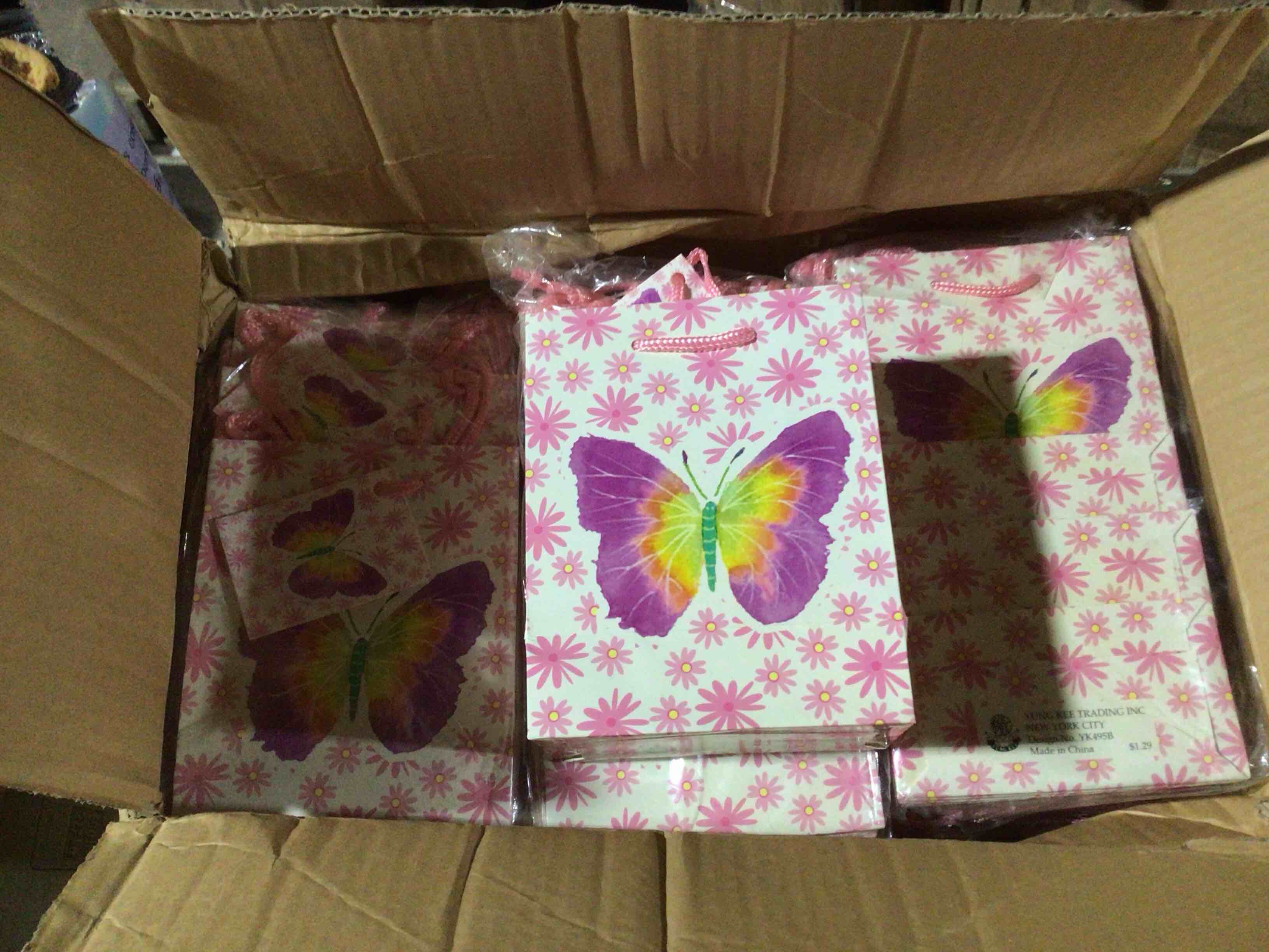 Condition photo showing New/Like New for case of 300 paper small (birthday)