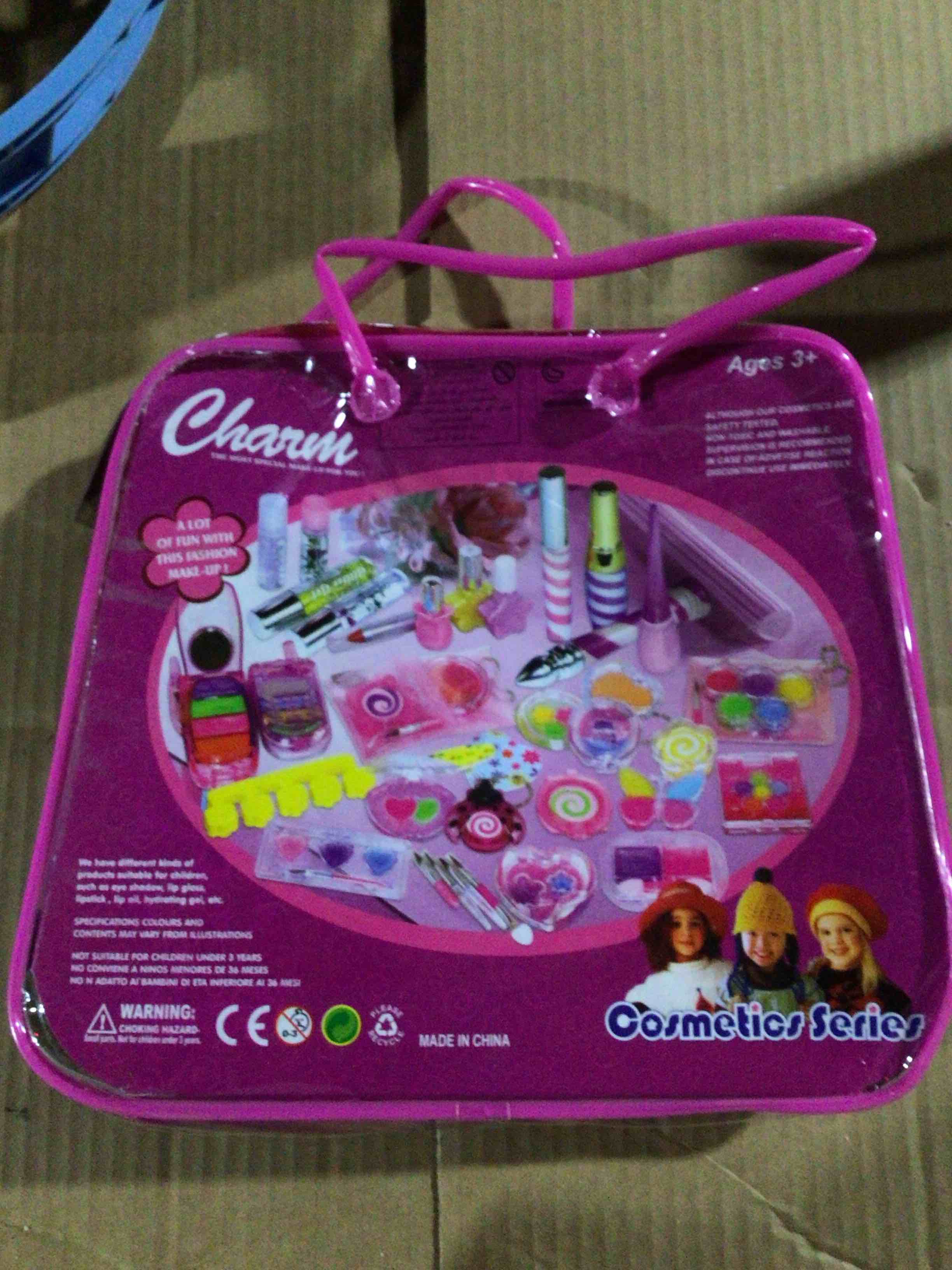 Holographic and transparent cosmetic bag 