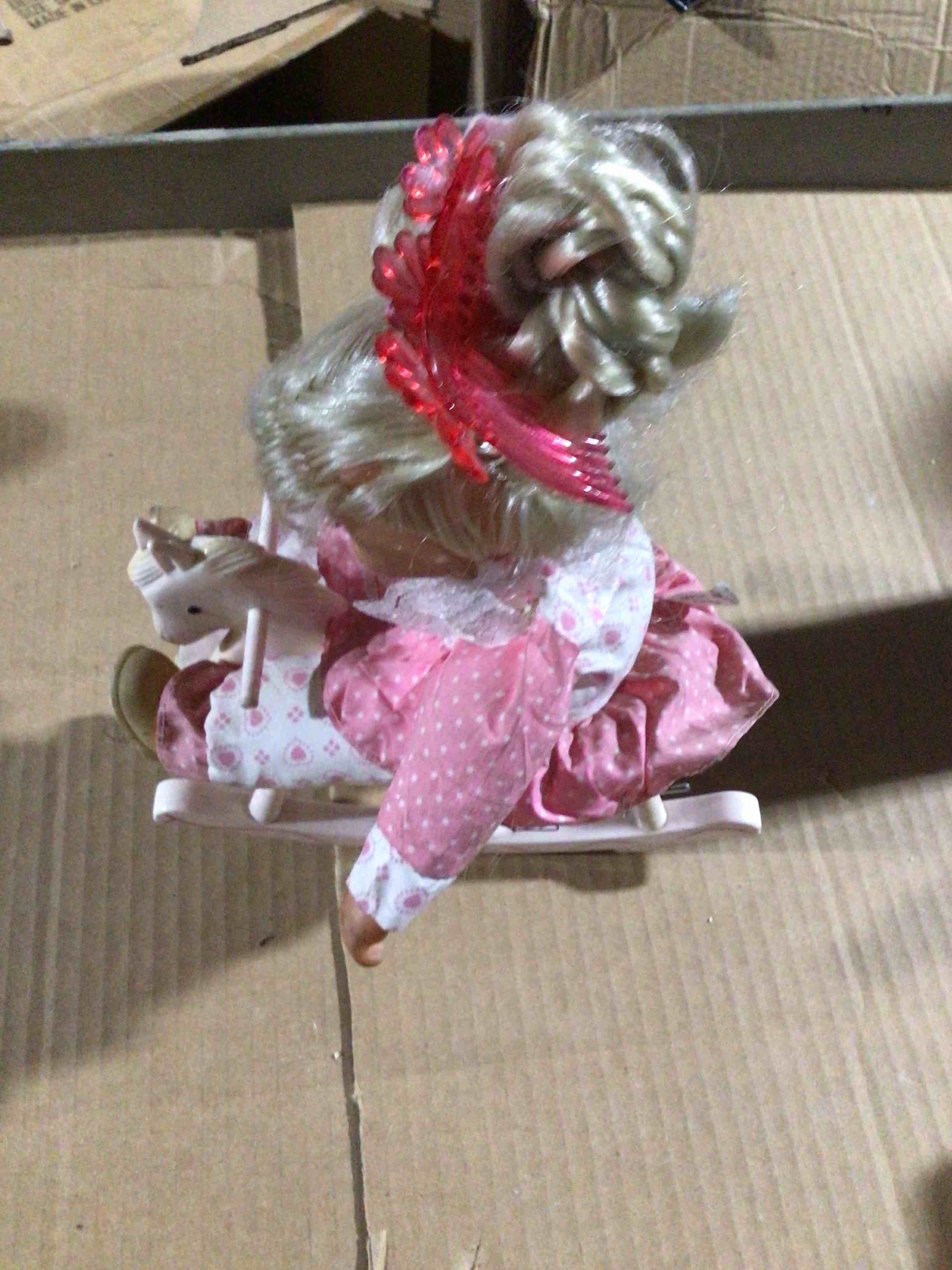 Condition photo showing As Is for Musical doll of the bra B. G, reference 671