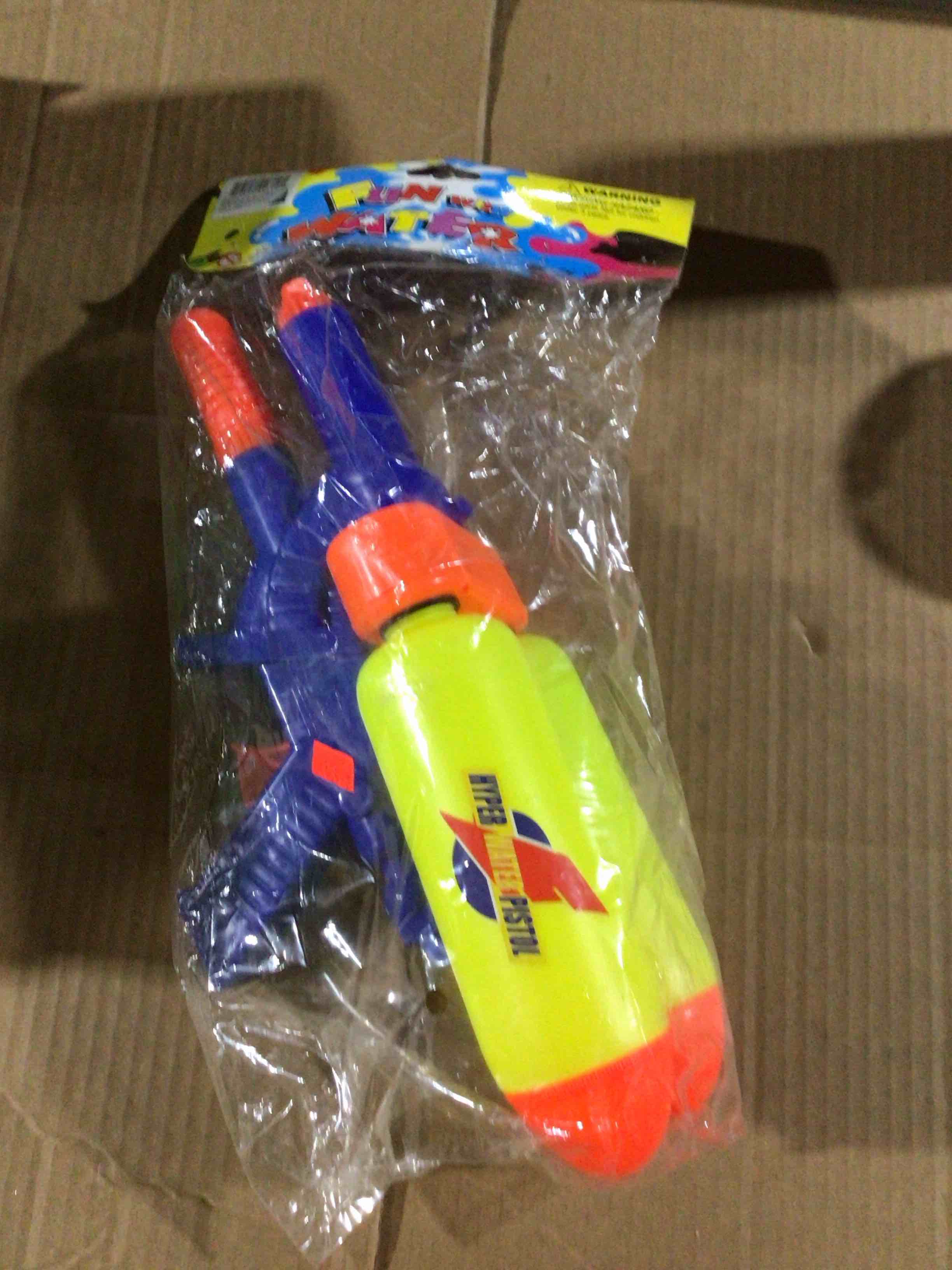 toy water gun with a large capacity that 
