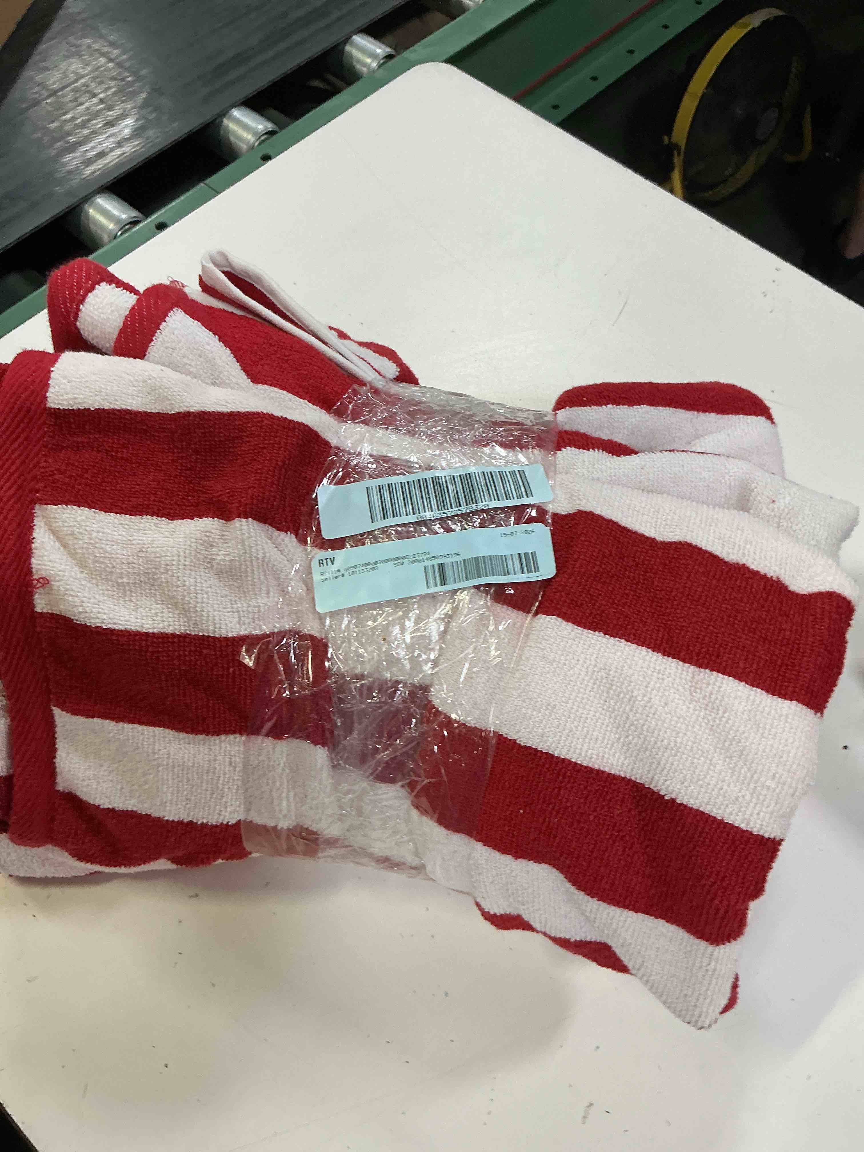 Condition photo showing Good Condition for casa plantino red and white striped beach towels set of 4
