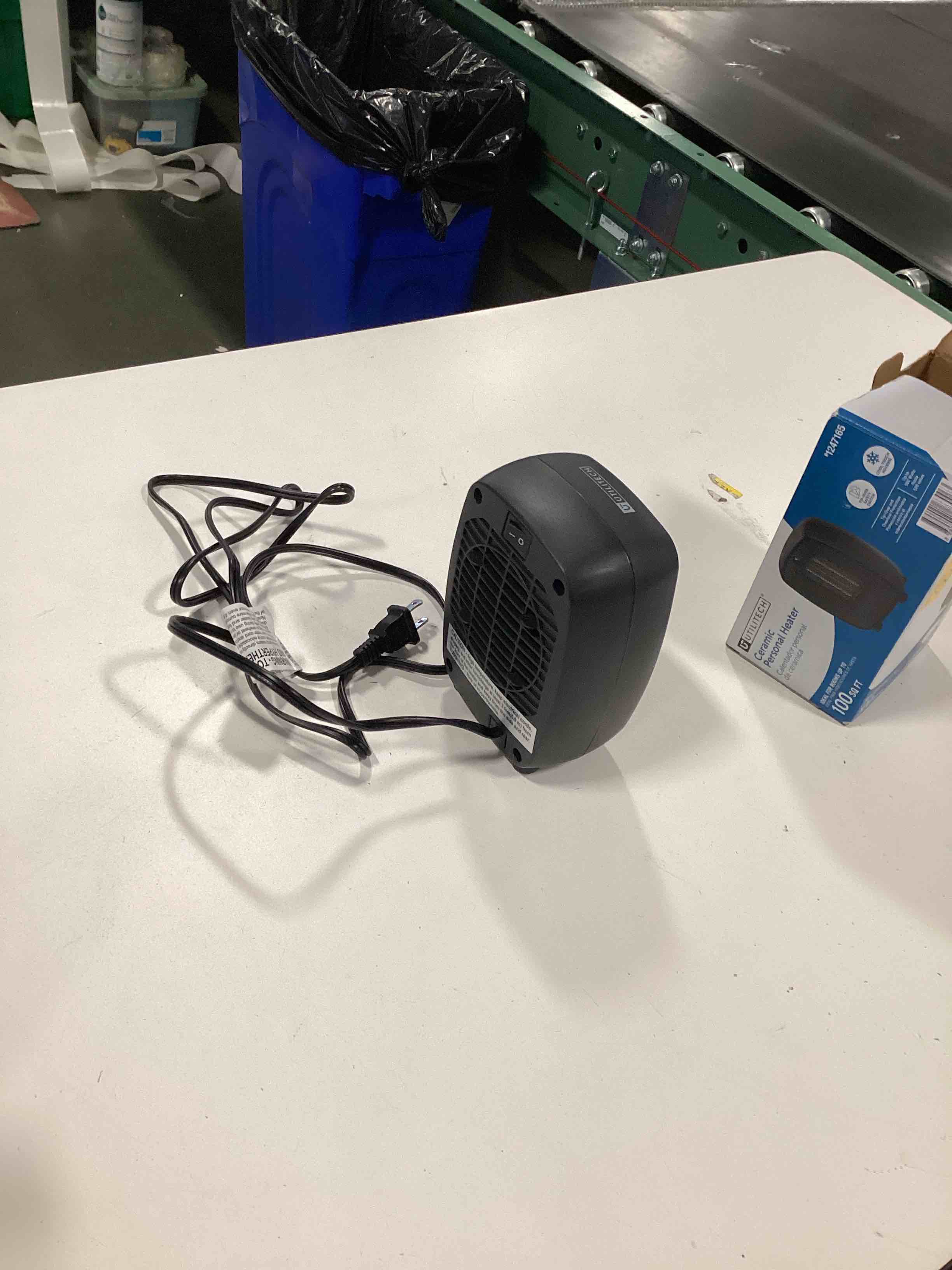 utilitech 500 -watt ceramic compact personal indoor electric space heater