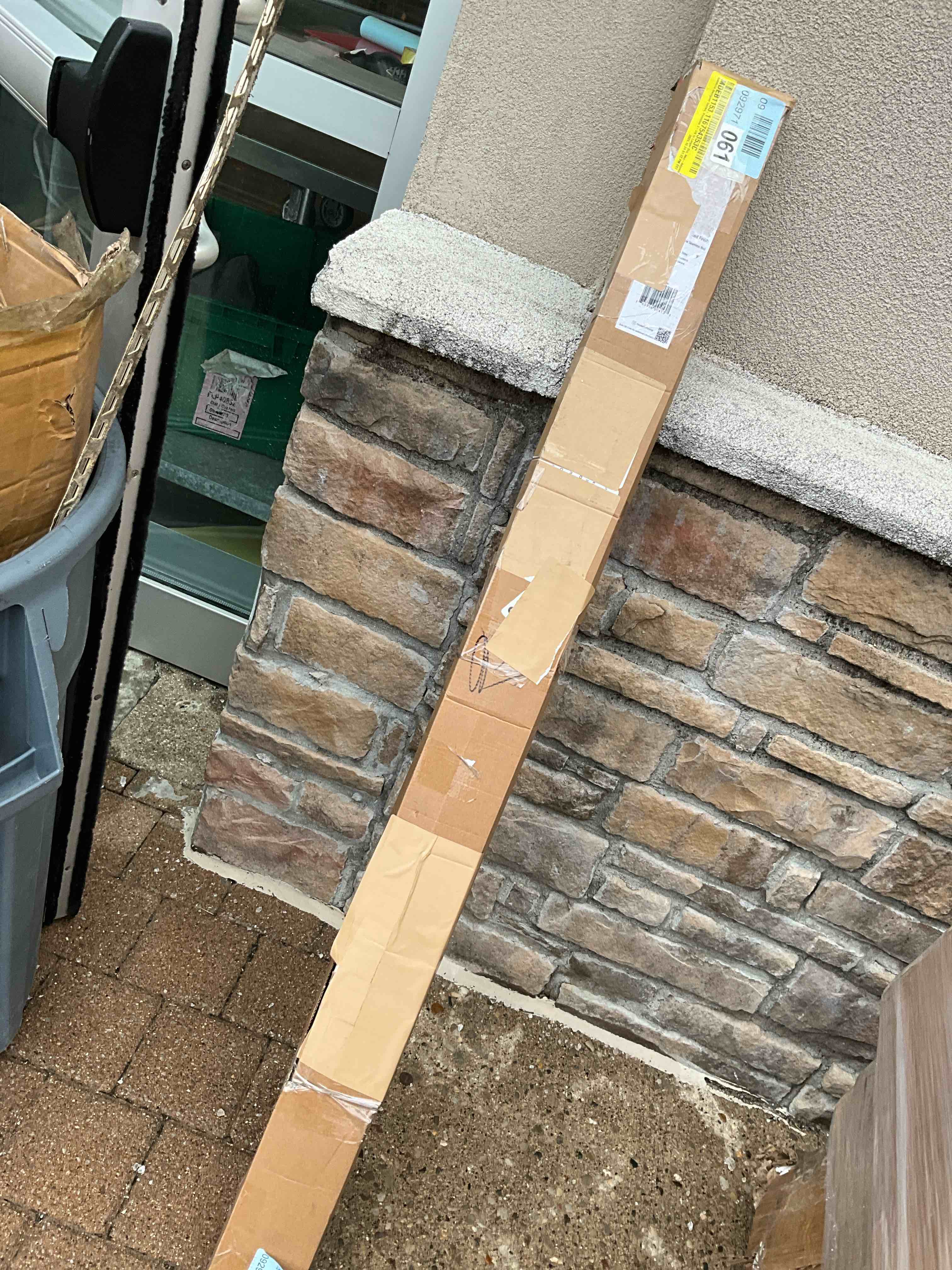 Cambria Designer Series Premium 1-1/8 in Larger Dia. Non-Adjustable Curtain Rod and Designer Brackets/ Gold