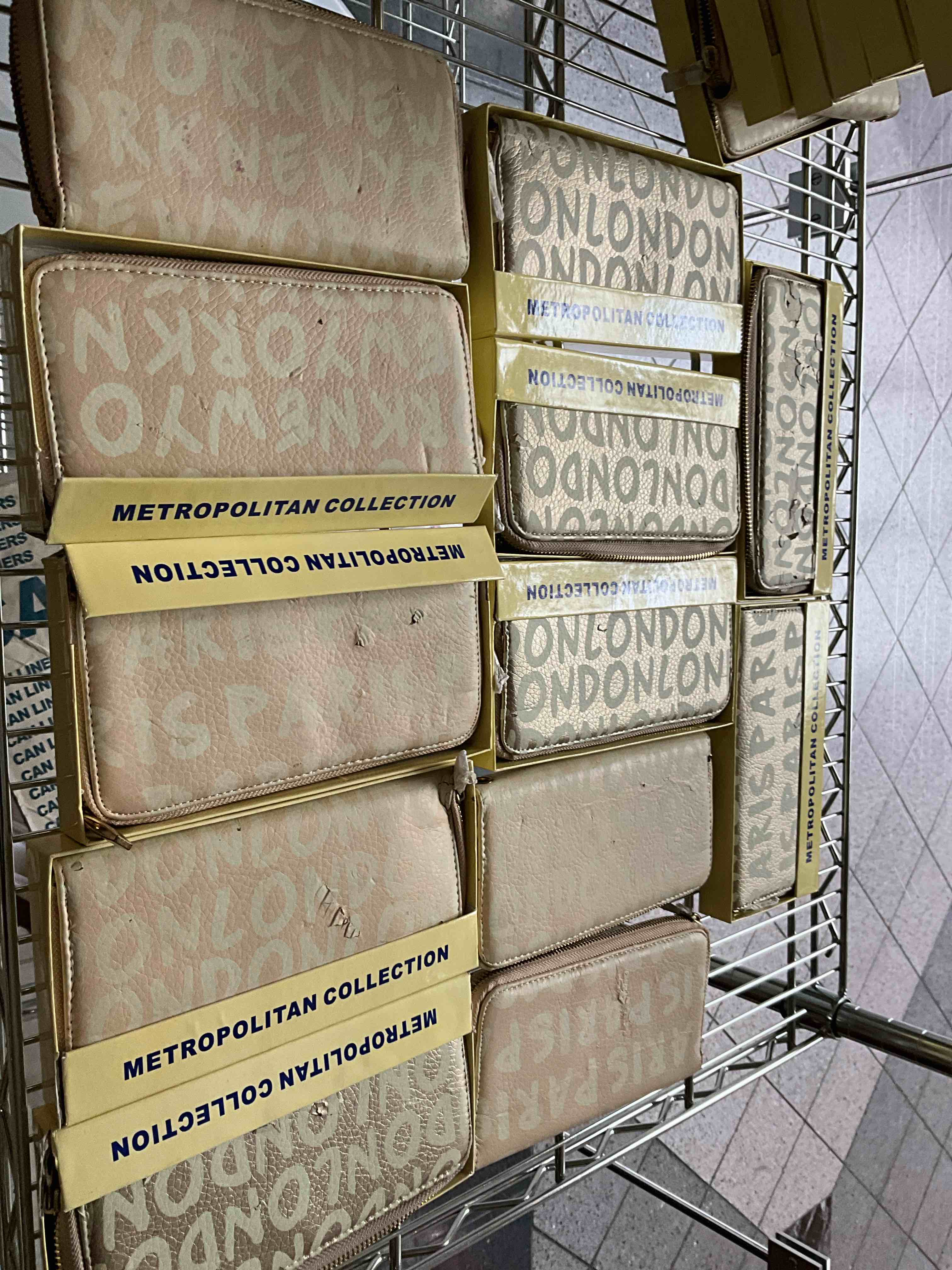 Metropolitan Women Wallet Collection 12pc