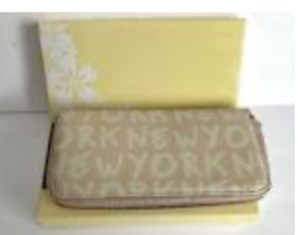 Metropolitan Women Wallet Collection 10pc