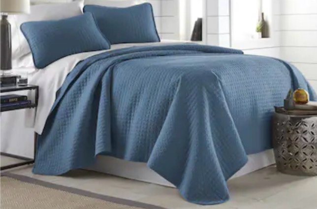 Vilano Springs Oversized, Light-Weight Hotel Quality Quilt Set 
