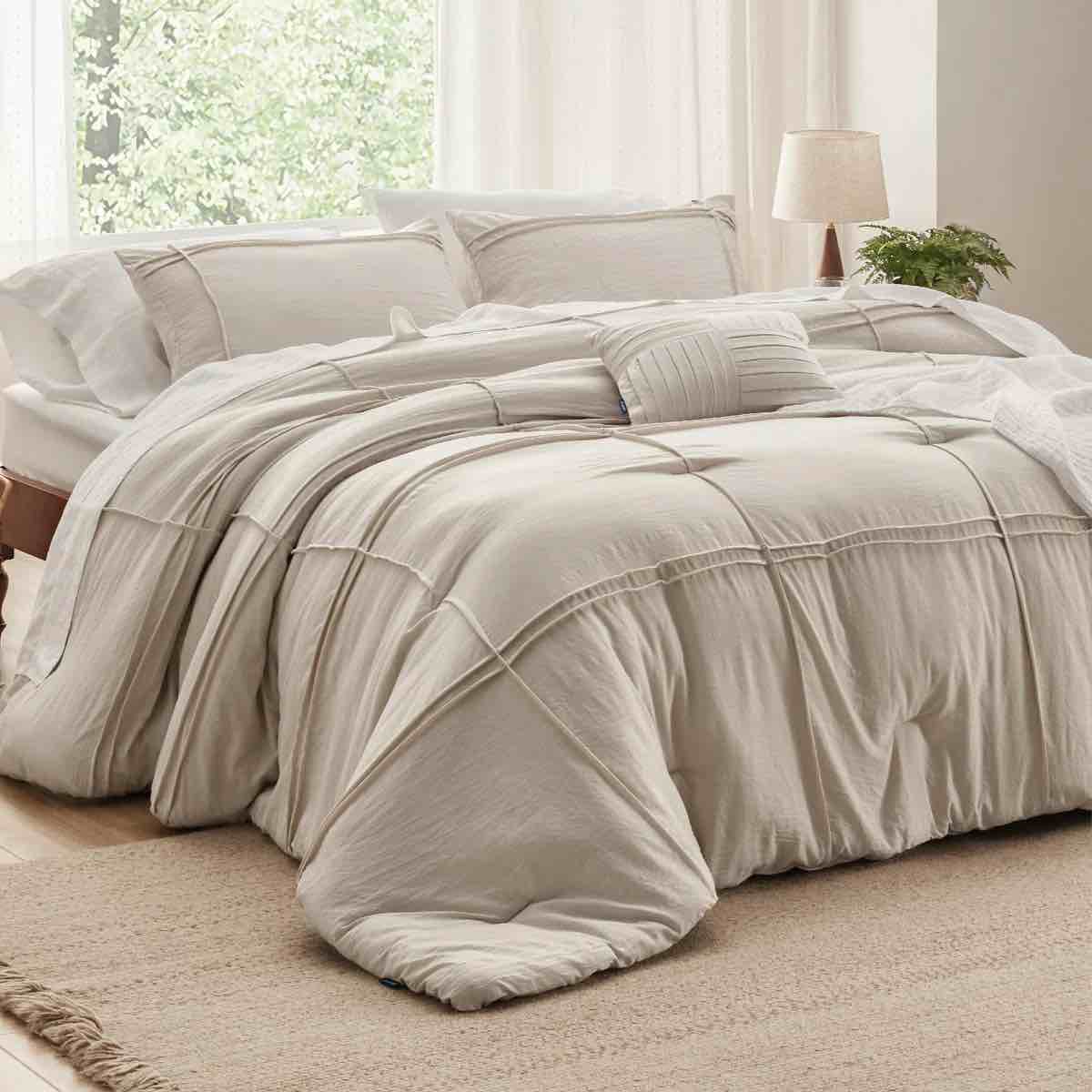 Bedsure Grid Pleated Comforter Set. 