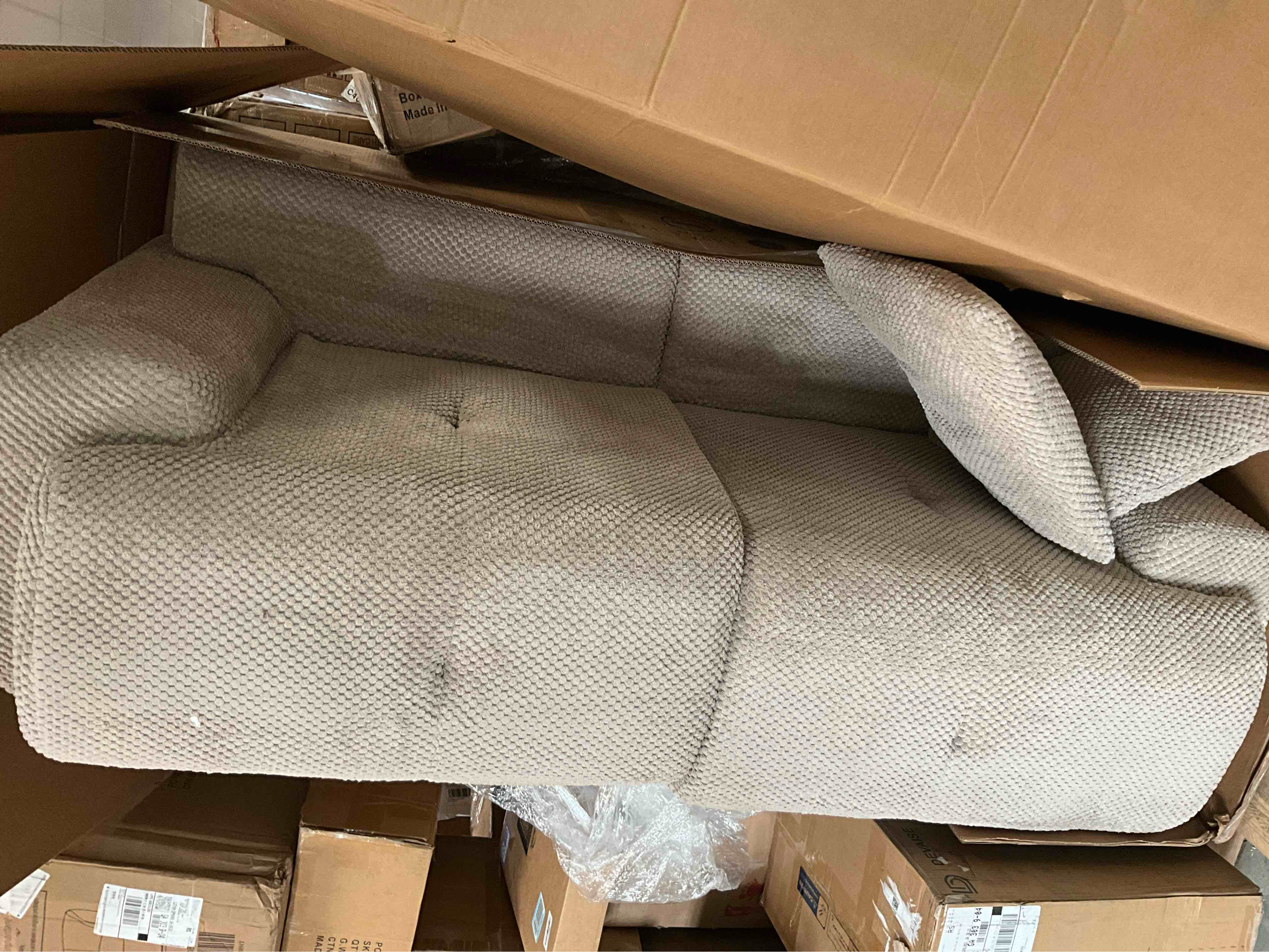 Loveseat With 2 pillows