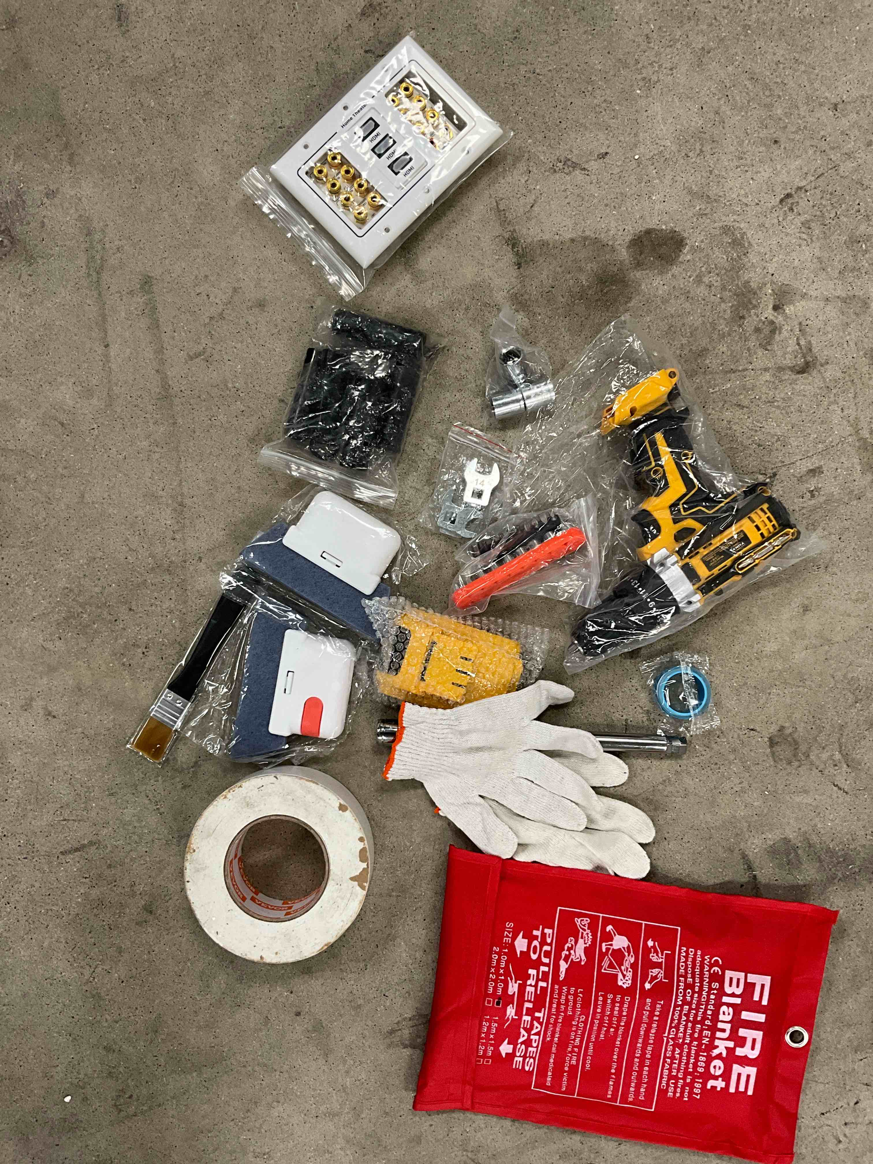 Assorted house hardware 