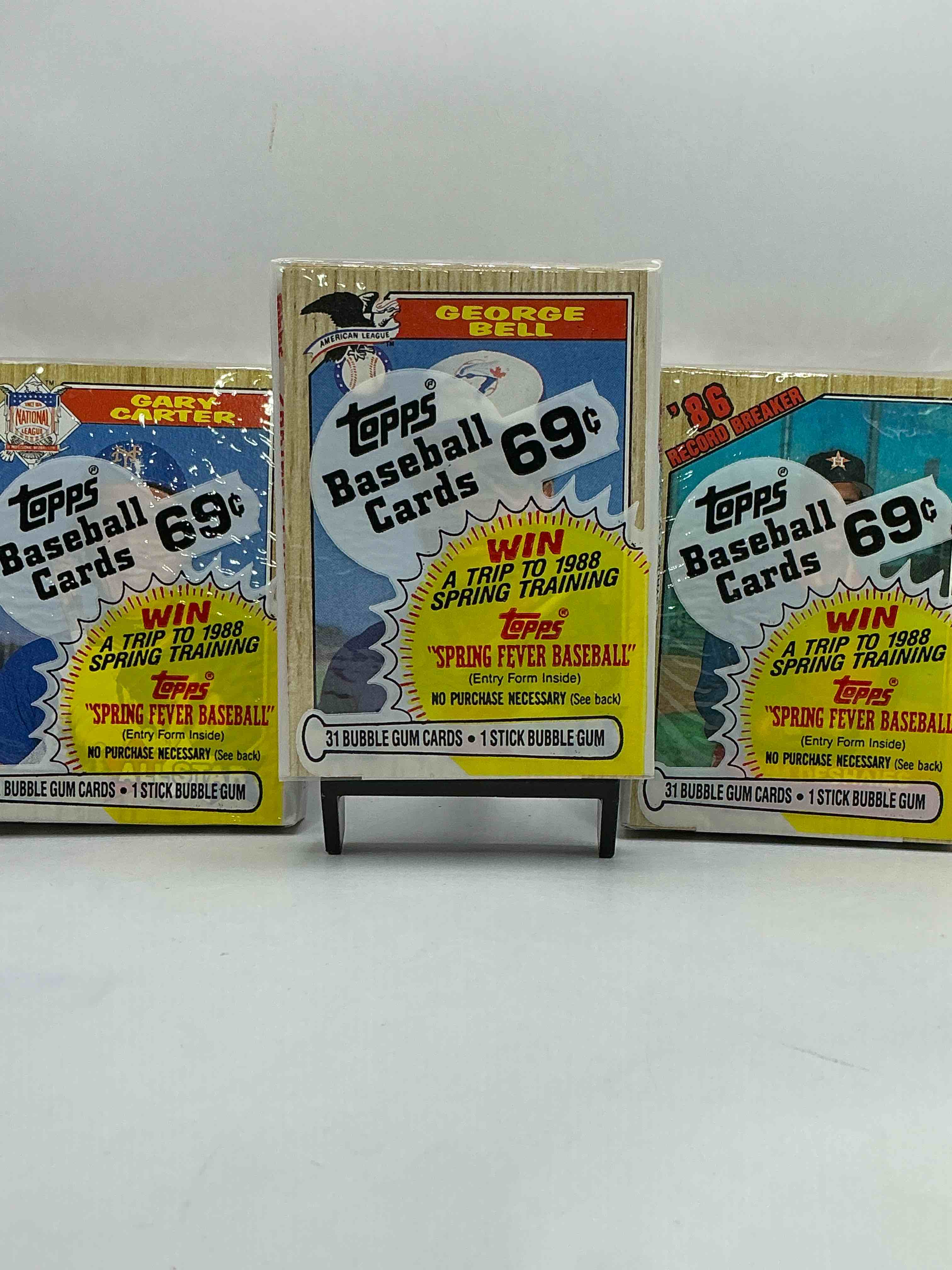 loaded, loaded, loaded! 1987 topps baseball 31 card cello pack- 1987 topps baseball is a loaded year with rookie cards from barry bonds (psa 10 $ 300+), bo jackson, jose canseco & more! packs from this year are super roret excellent condition direct from original retail case!
