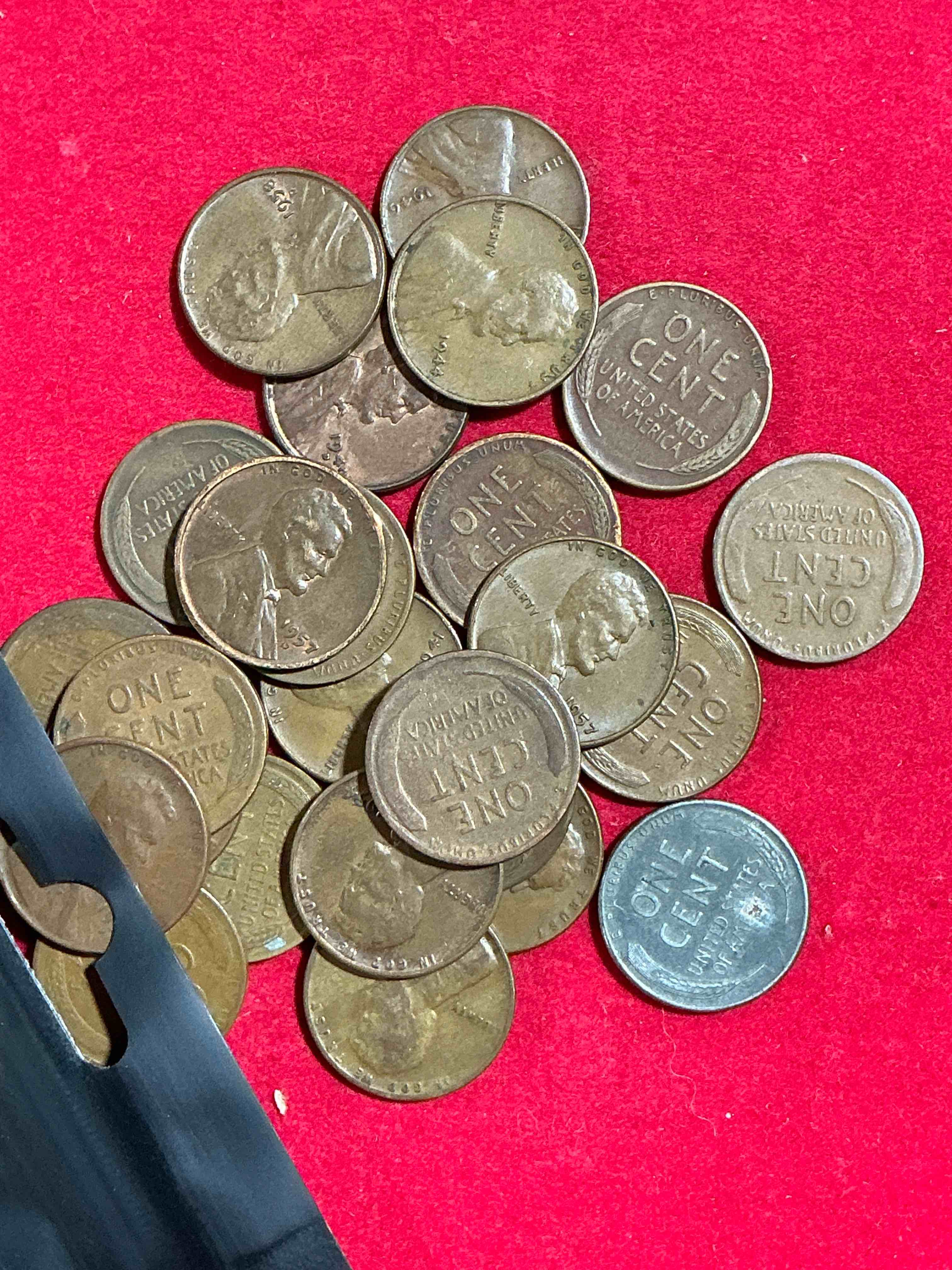 antique wheat pennies 25 count un-searched lot! wheat pennies were minted from 1909-1958 originally replacing the indian head penny. there are many, many interesting & valuable years / mint marks in wheat pennies, win this lot & have fun searching to see what you get! a great way to start collecting antique coins!