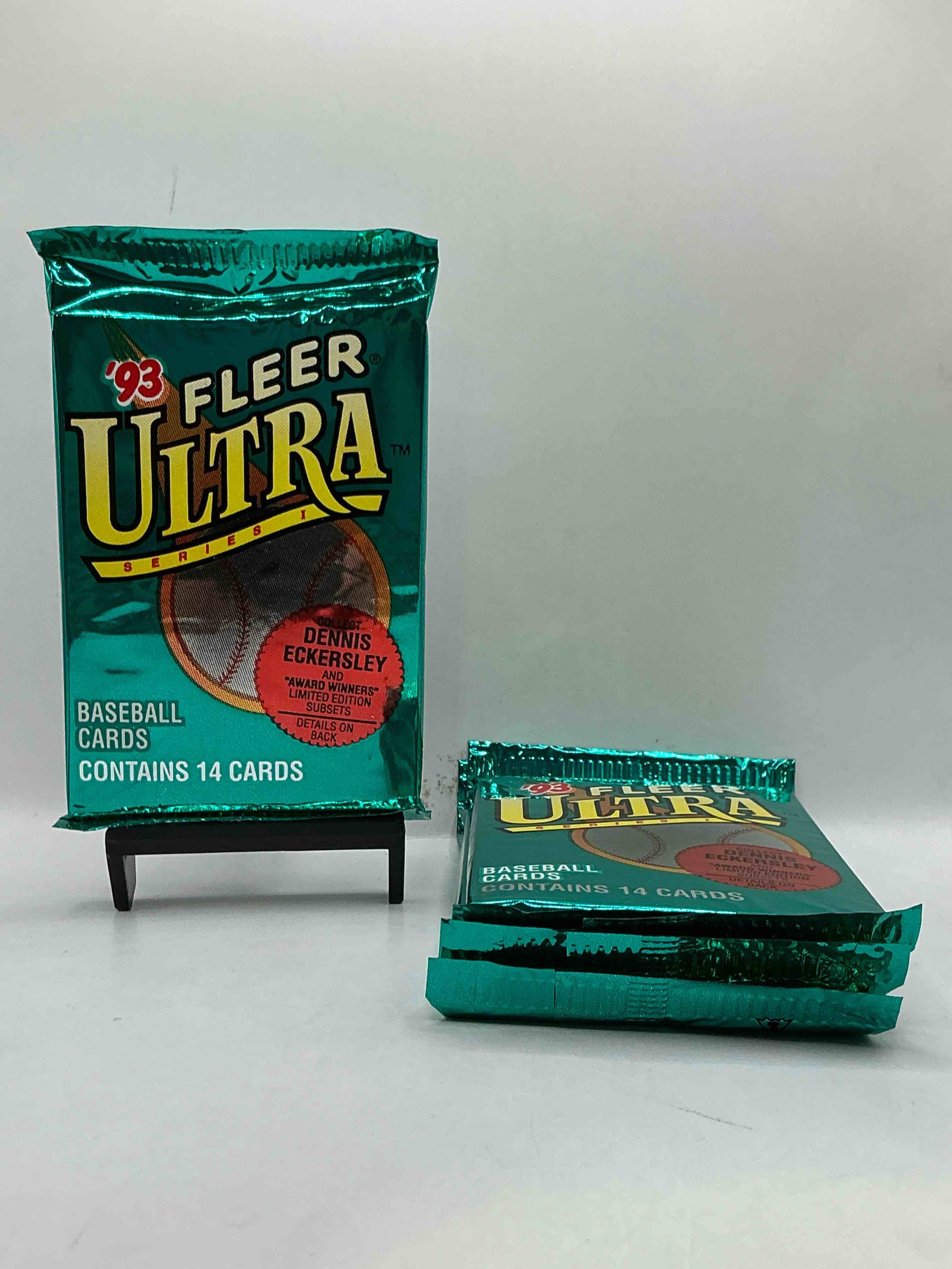 dennis eckersley limited edition subsets!? 1993 fleer ultra baseball card packs!search for legends & rare subsets look for ken griffey jr, nolan ryan, don mattingly & more!