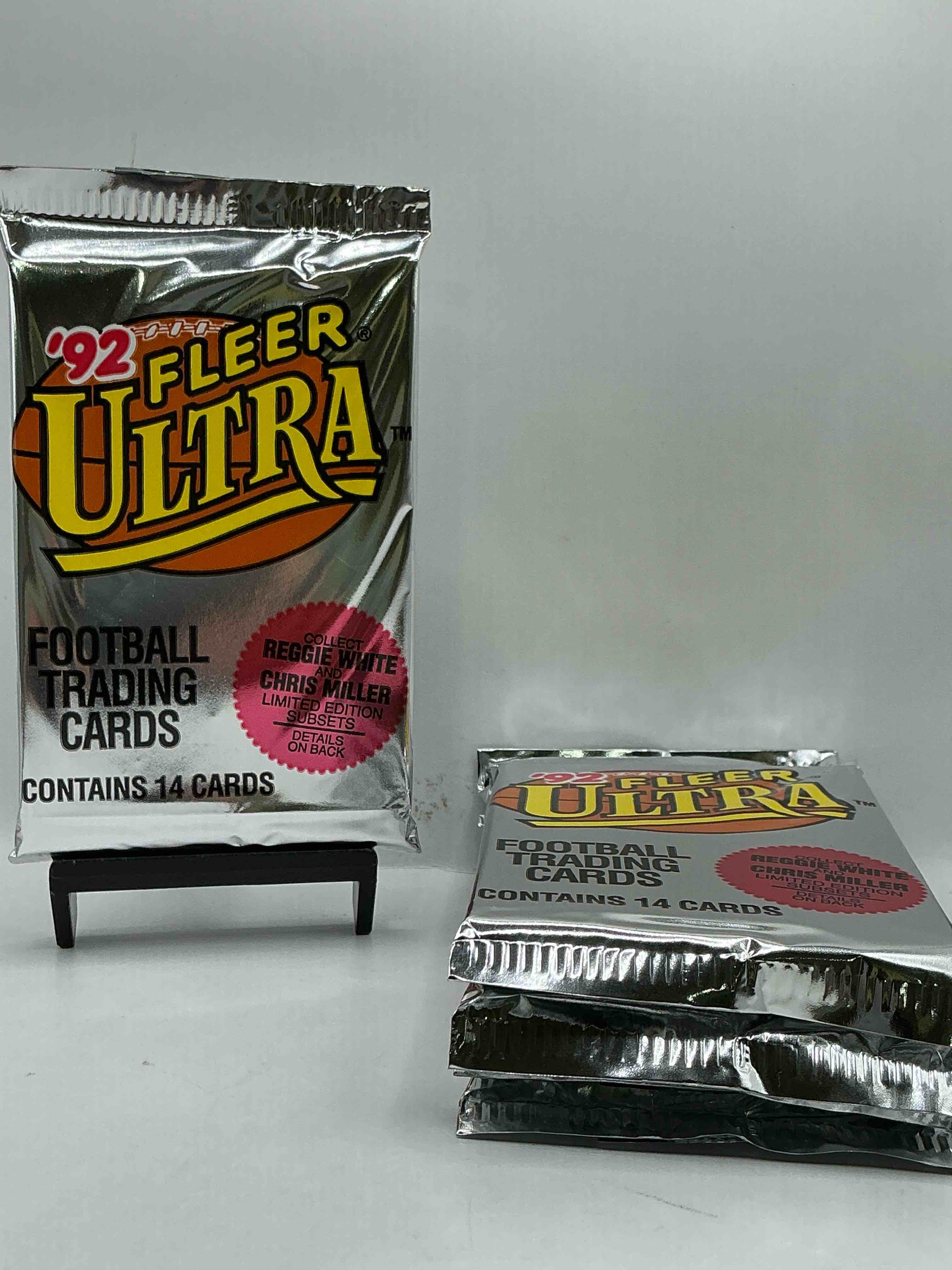 1992 Fleer Ultra Football Unopened Packs, Straight From Box! Search For Awesome Cards From Barry Sanders, Emmitt Smith, Brett Favre & Other 80's & Early 90's Stars! Also, Search For Mark Rypien Performance Highlights Cards!