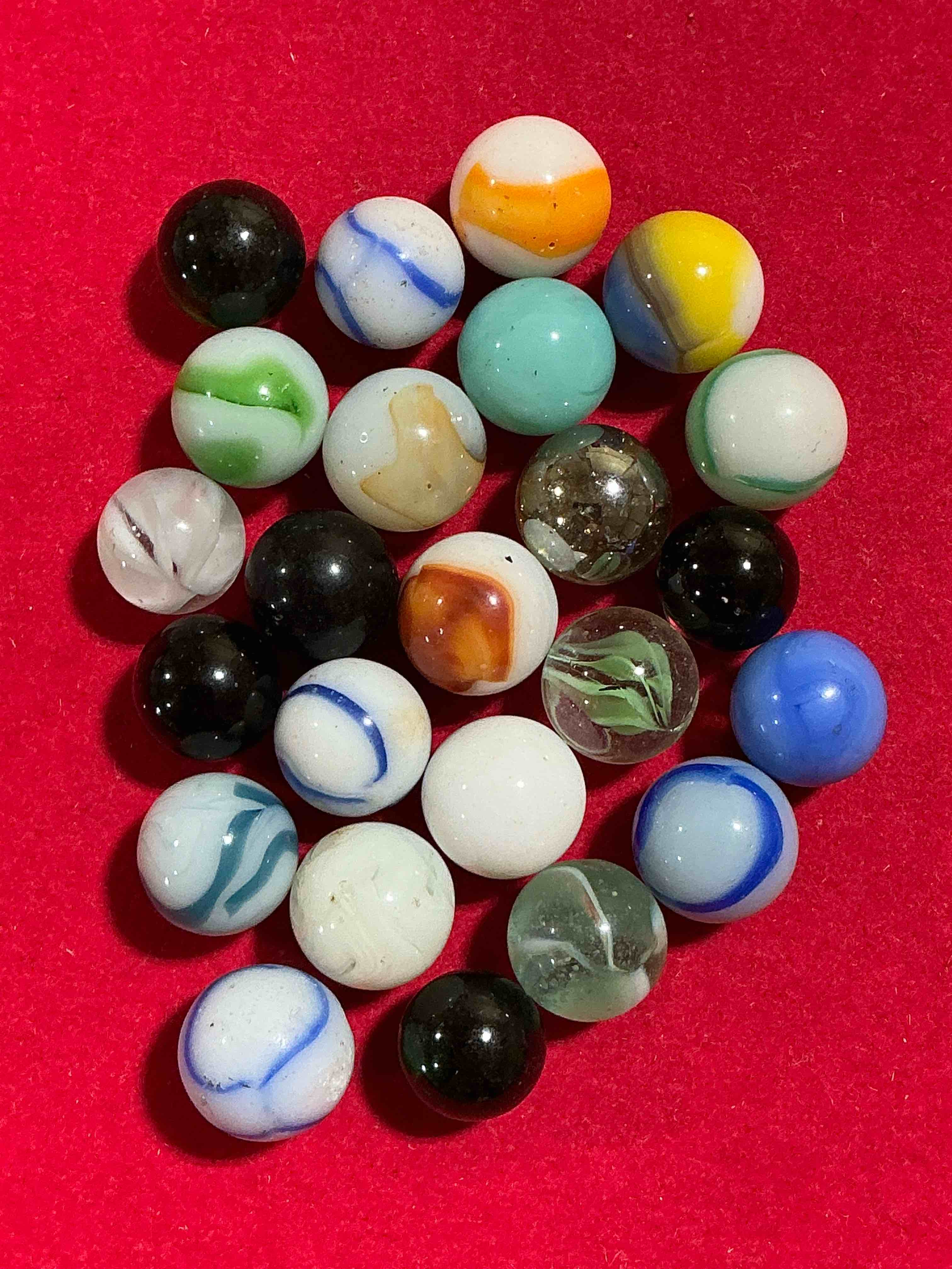 Antique Glass Marbles! Genuine Stunning Marbles Lot, All Marbles Made Between The Years 1925-1965 & Made With Uranium! Many Are Great Depression Era & Even Earlier! Gorgeous, Authentic Pieces Of History!  