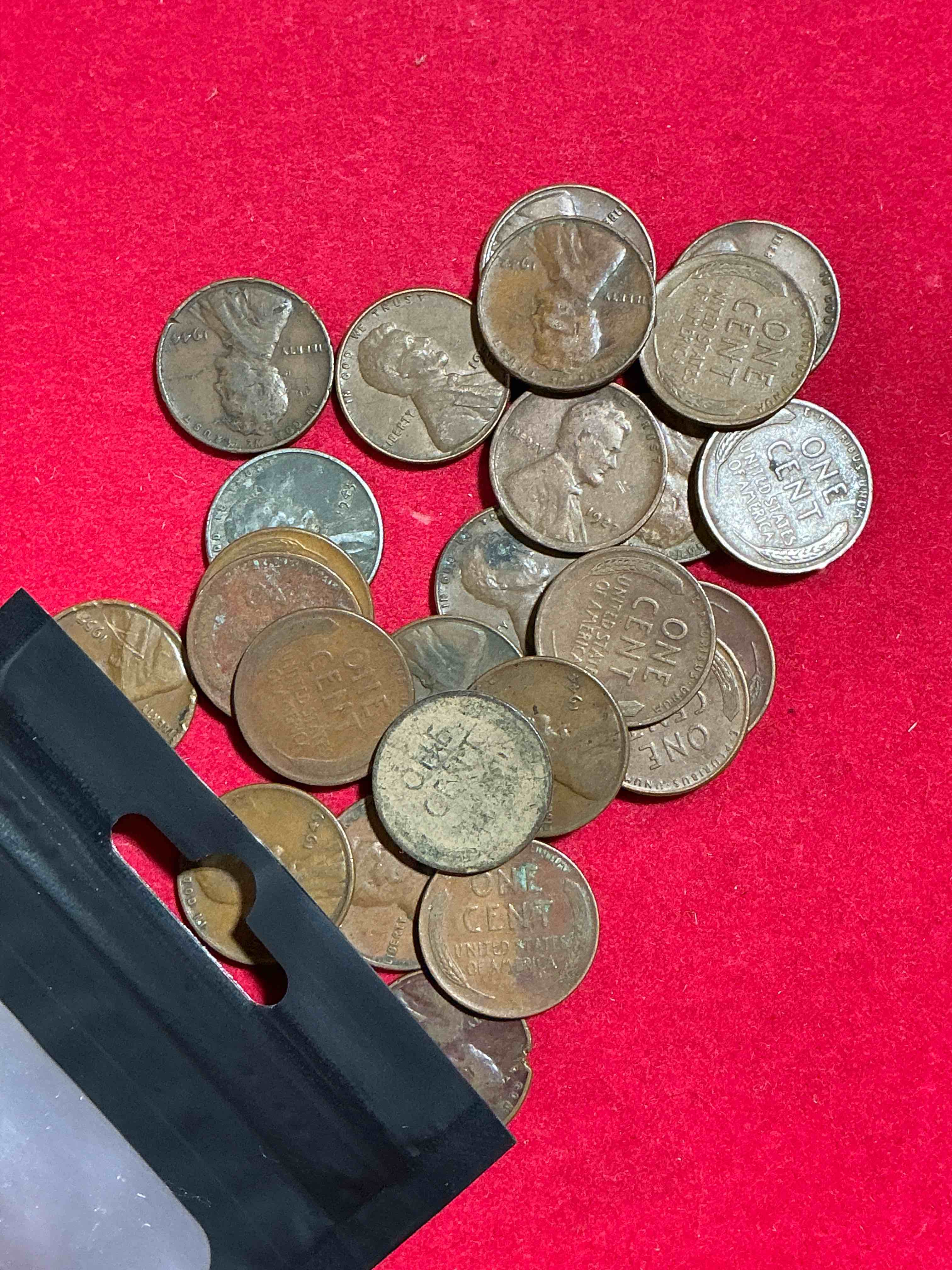 antique wheat pennies 25 count un-searched lot! wheat pennies were minted from 1909-1958 originally replacing the indian head penny. there are many, many interesting & valuable years / mint marks in wheat pennies, win this lot & have fun searching to see what you get! a great way to start collecting antique coins!