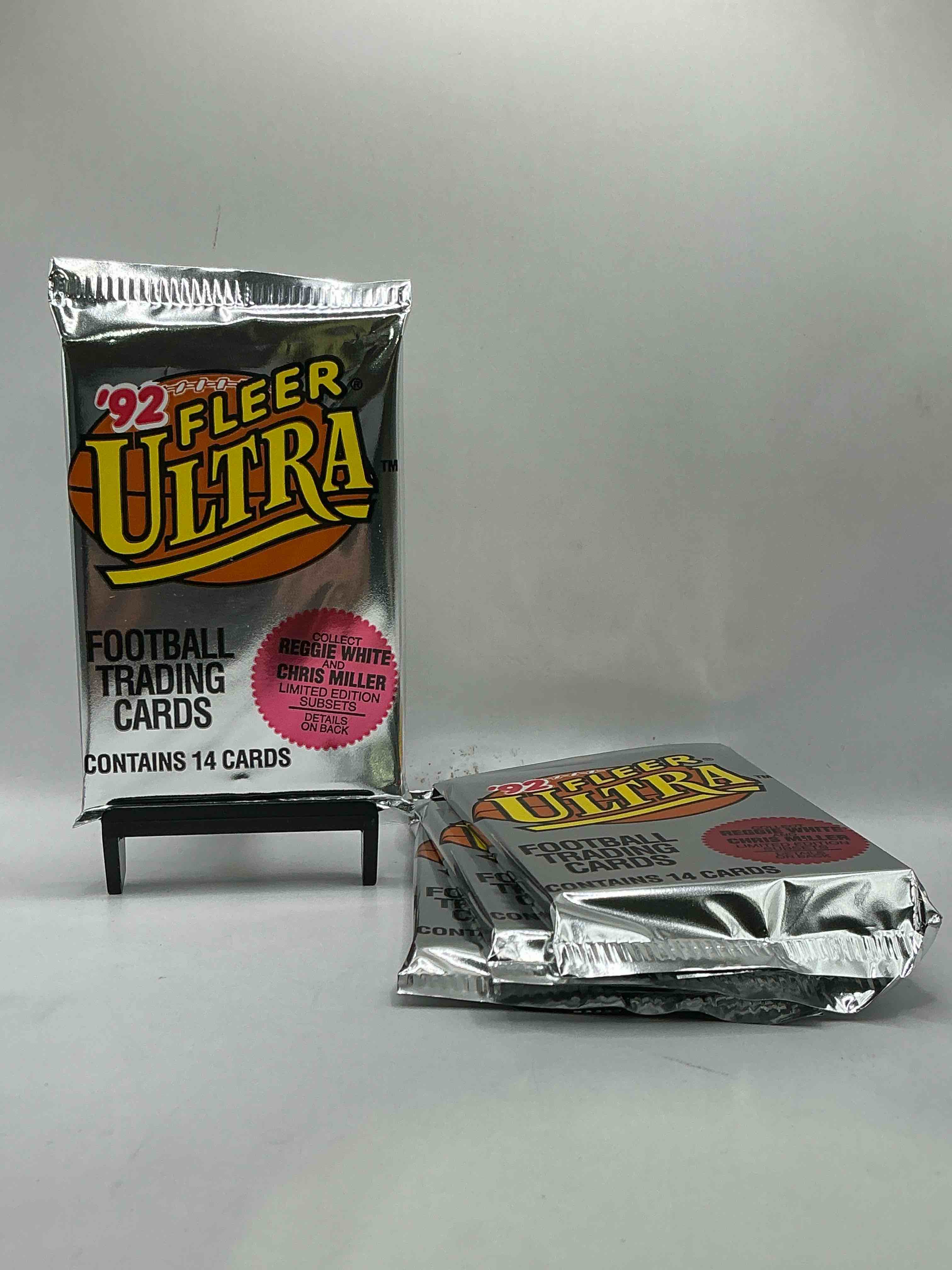1992 Fleer Ultra Football Unopened Packs, Straight From Box! Search For Awesome Cards From Barry Sanders, Emmitt Smith, Brett Favre & Other 80's & Early 90's Stars! Also, Search For Mark Rypien Performance Highlights Cards!