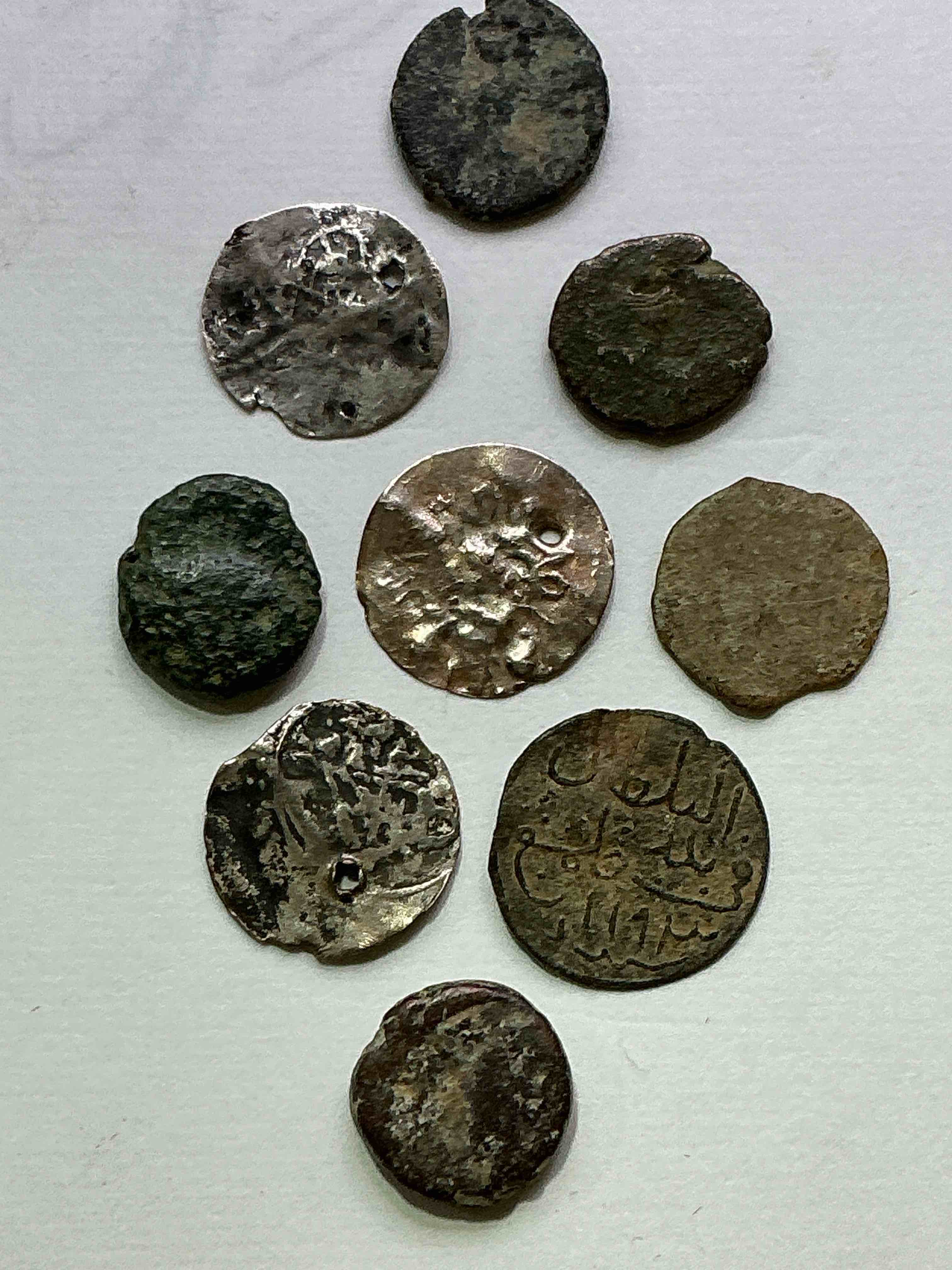 Ancient Roman Coins! 1,600-1700 YEARS OLD Approximately! Check Out These Amazing Authentic Pieces Of History, Ancient Roman Bronze Coins From The Approx 300 to 400 A.D Era... Serious Pieces Of History & Serious Colléctor Items! Own Authentic Pieces Of Ancient History!