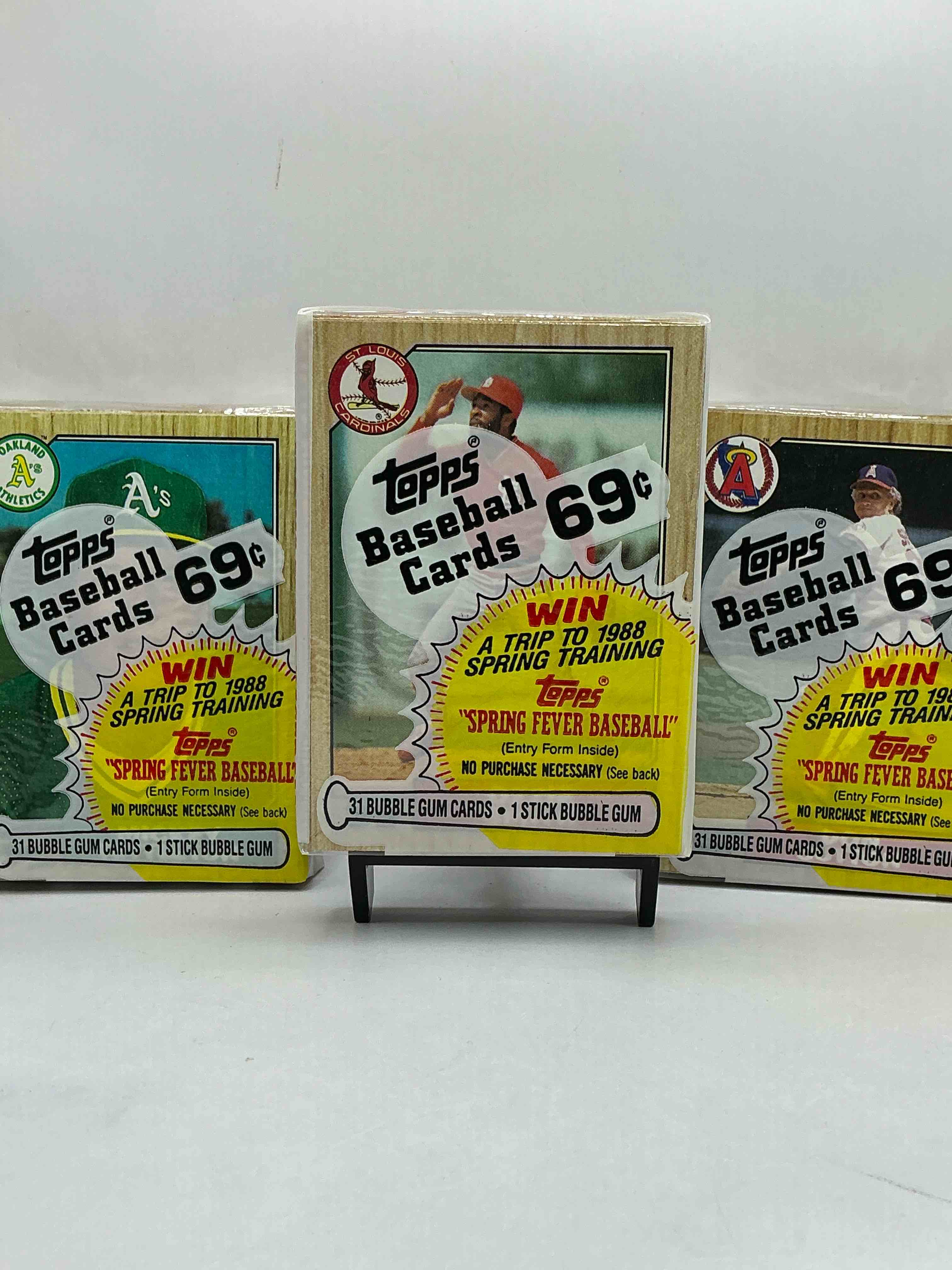 loaded, loaded, loaded! 1987 topps baseball 31 card cello pack- 1987 topps baseball is a loaded year with rookie cards from barry bonds (psa 10 $ 300+), bo jackson, jose canseco & more! packs from this year are super roret excellent condition direct from original retail case!