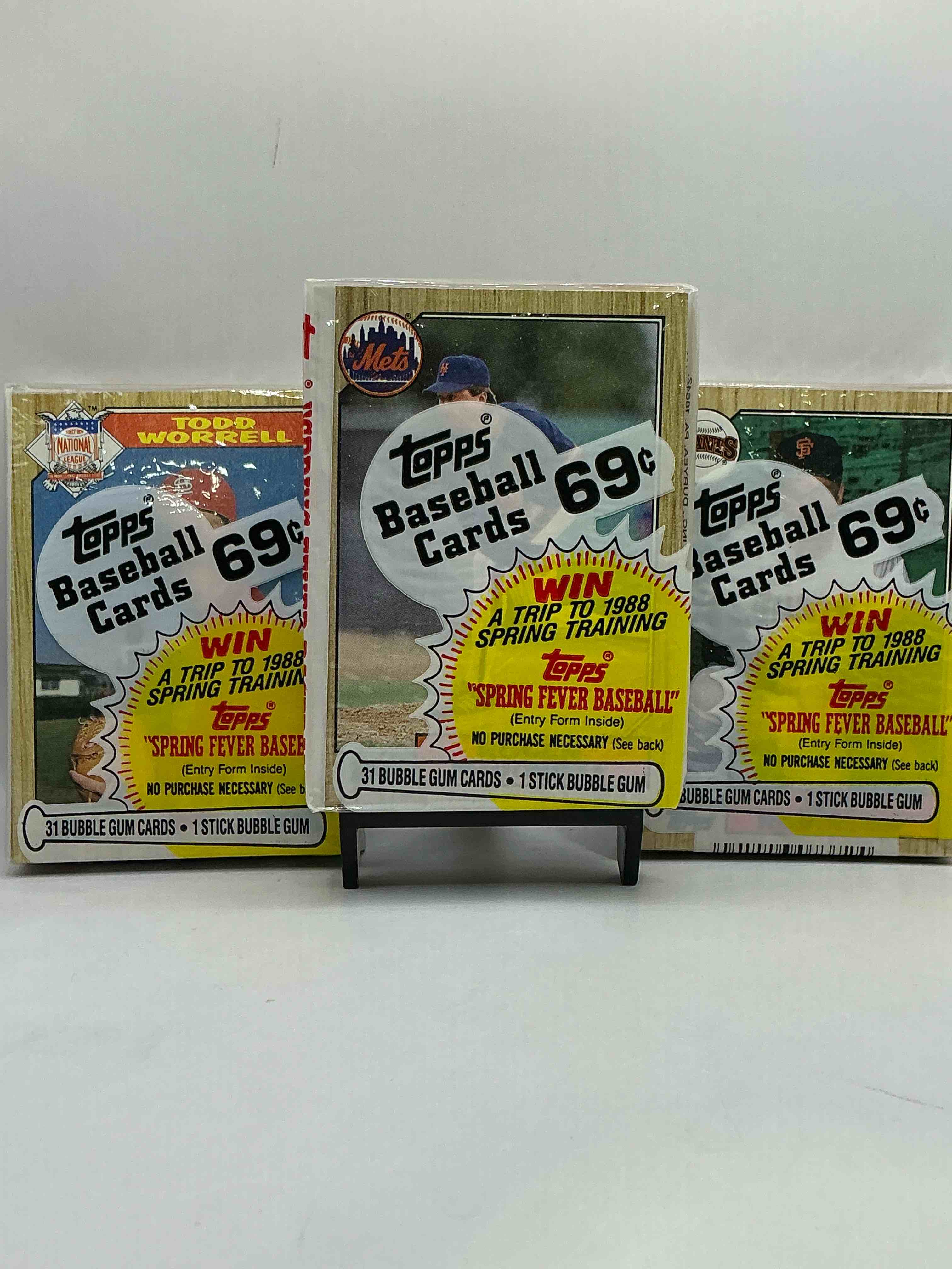 loaded, loaded, loaded! 1987 topps baseball 31 card cello pack- 1987 topps baseball is a loaded year with rookie cards from barry bonds (psa 10 $ 300+), bo jackson, jose canseco & more! packs from this year are super roret excellent condition direct from original retail case!