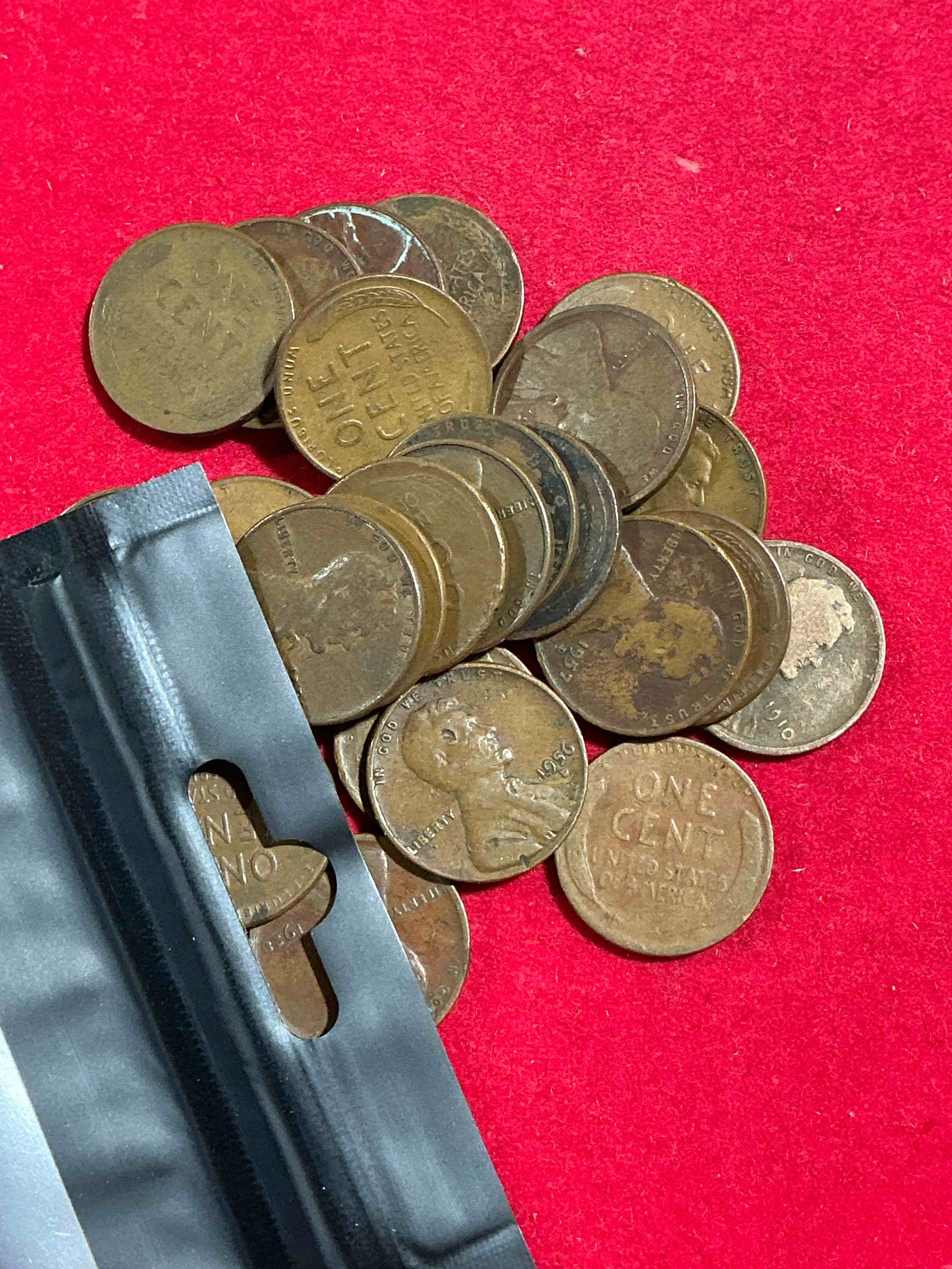 antique wheat pennies 25 count un-searched lot! wheat pennies were minted from 1909-1958 originally replacing the indian head penny. there are many, many interesting & valuable years / mint marks in wheat pennies, win this lot & have fun searching to see what you get! a great way to start collecting antique coins!