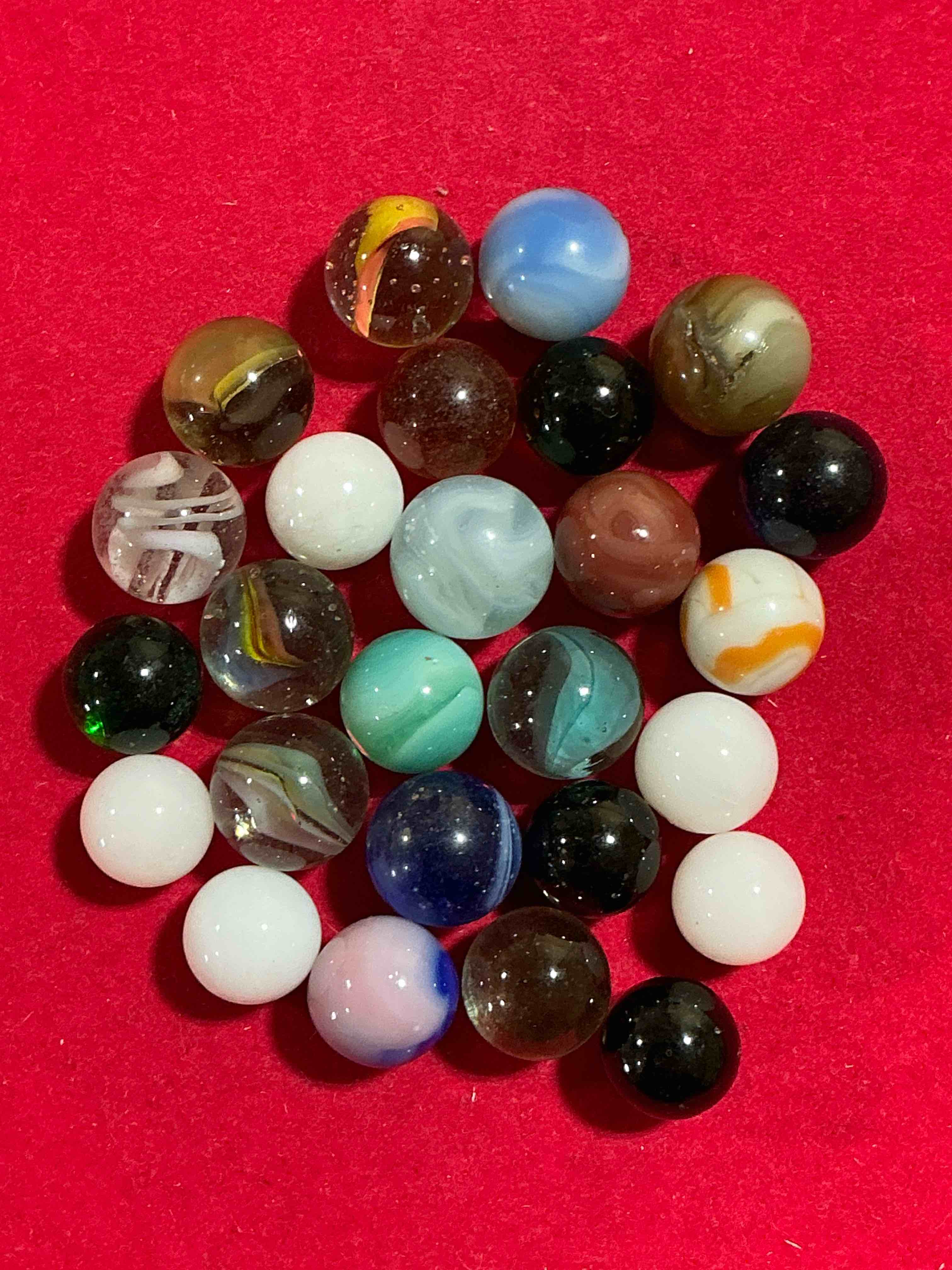 Antique Glass Marbles! Genuine Stunning Marbles Lot, All Marbles Made Between The Years 1925-1965 & Made With Uranium! Many Are Great Depression Era & Even Earlier! Gorgeous, Authentic Pieces Of History!