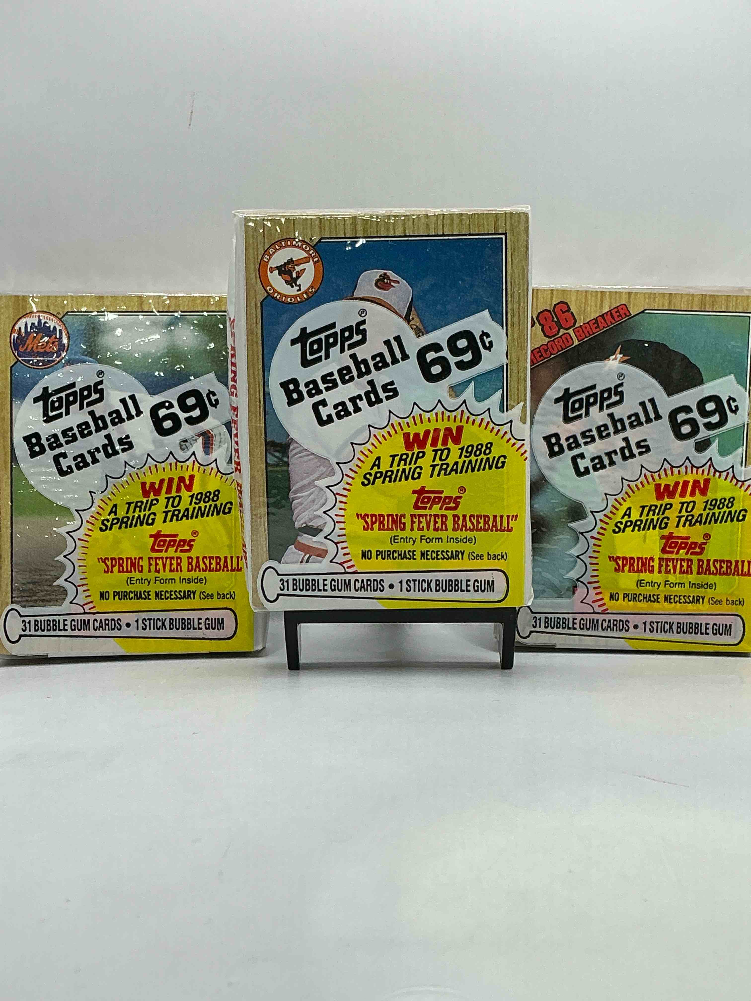 loaded, loaded, loaded! 1987 topps baseball 31 card cello pack- 1987 topps baseball is a loaded year with rookie cards from barry bonds (psa 10 $ 300+), bo jackson, jose canseco & more! packs from this year are super roret excellent condition direct from original retail case!