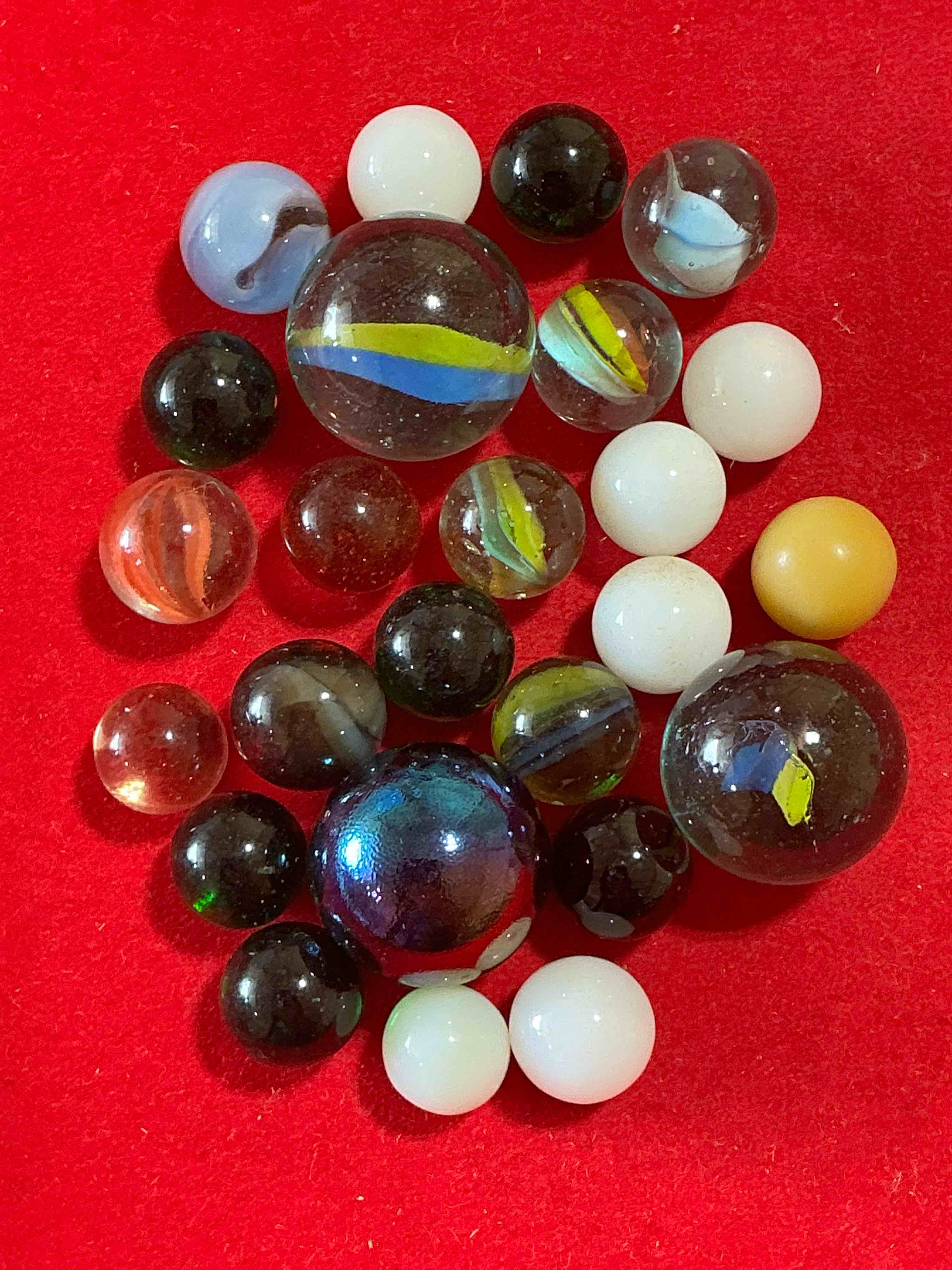 Condition photo showing New/Like New for antique glass marbles! genuine stunning marbles lot, all marbles made between the years 1925-1965 & made with uranium! many are great depression era & even earlier! gorgeous, authentic pieces of history!