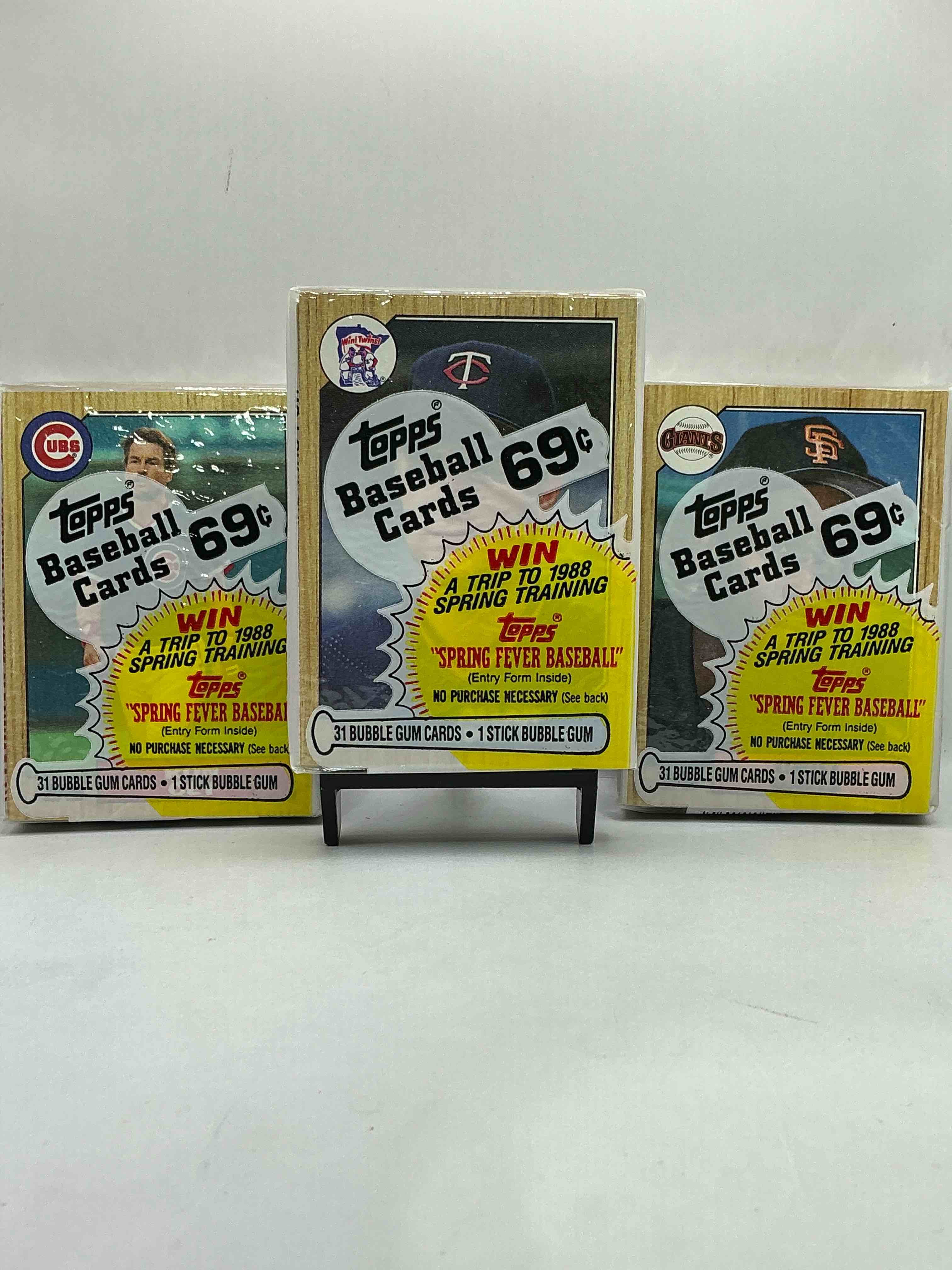 loaded, loaded, loaded! 1987 topps baseball 31 card cello pack- 1987 topps baseball is a loaded year with rookie cards from barry bonds (psa 10 $ 300+), bo jackson, jose canseco & more! packs from this year are super roret excellent condition direct from original retail case!