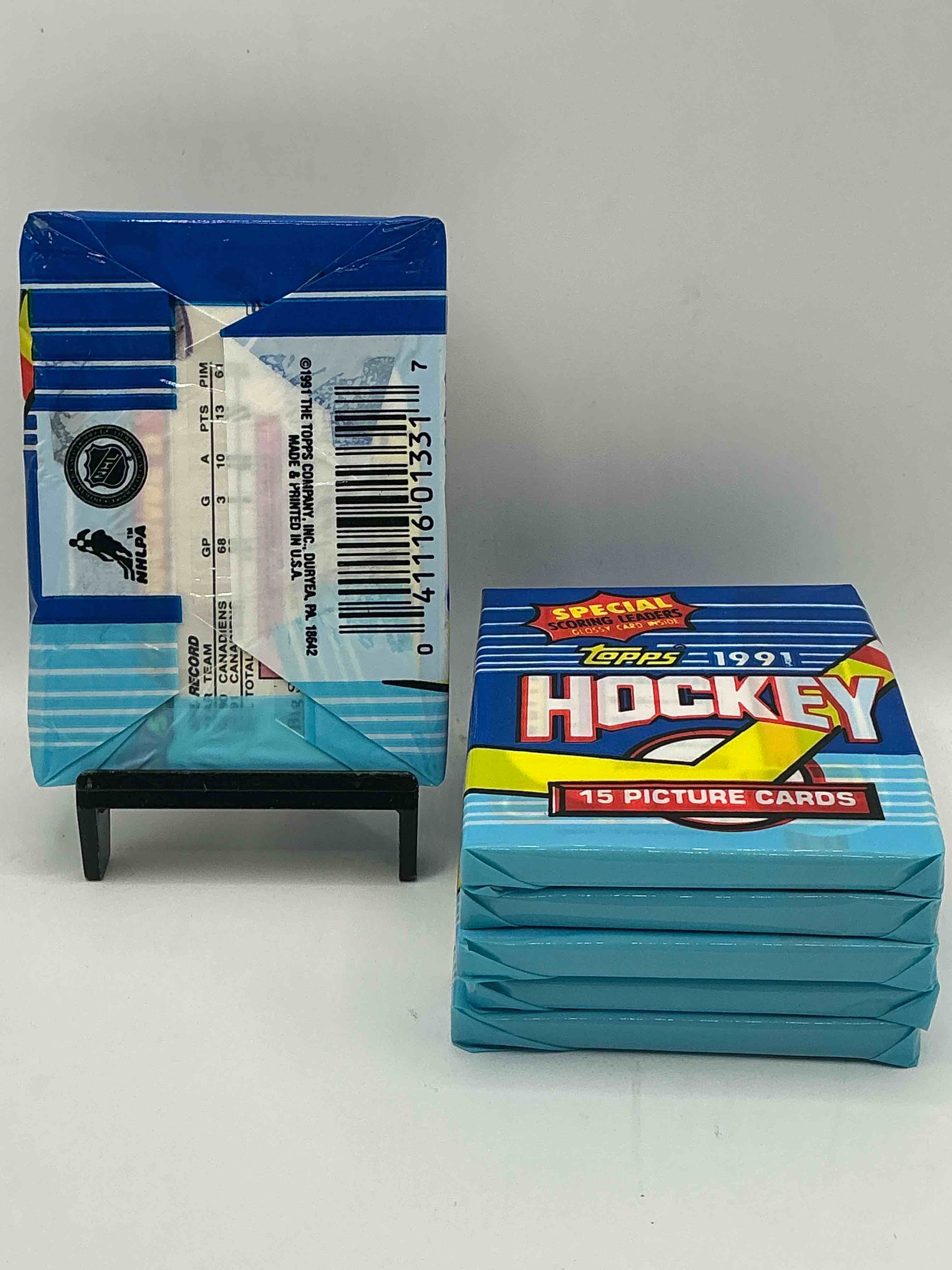 Condition photo showing New/Like New for wow! 1991-92 nhl topps packs! look for all of your favorite stars from the 90’s in these rare packs!