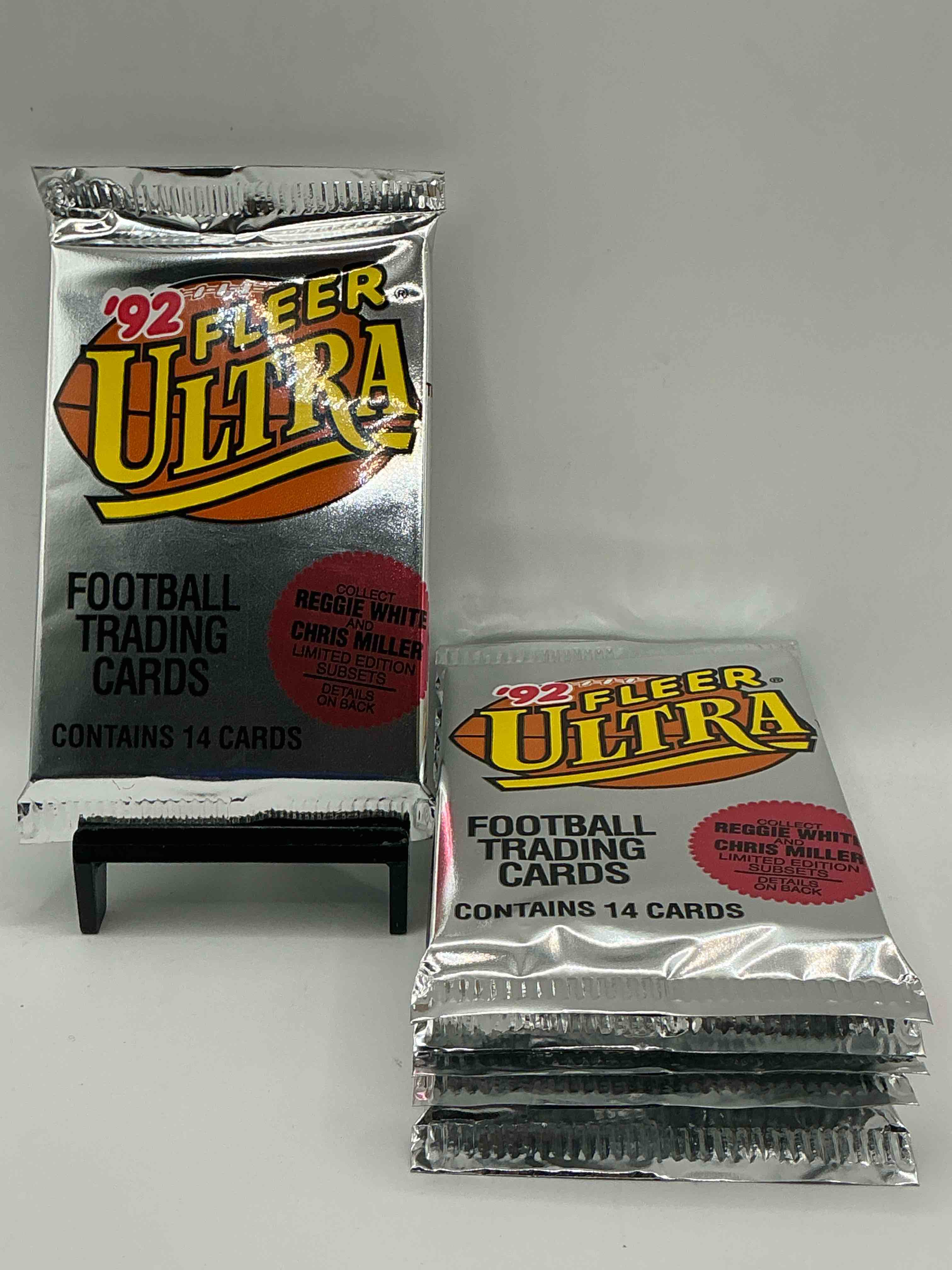 1992 Fleer Ultra Football Unopened Packs, Straight From Box! Search For Awesome Cards From Barry Sanders, Emmitt Smith, Brett Favre & Other 80's & Early 90's Stars! Also, Search For Mark Rypien Performance Highlights Cards!