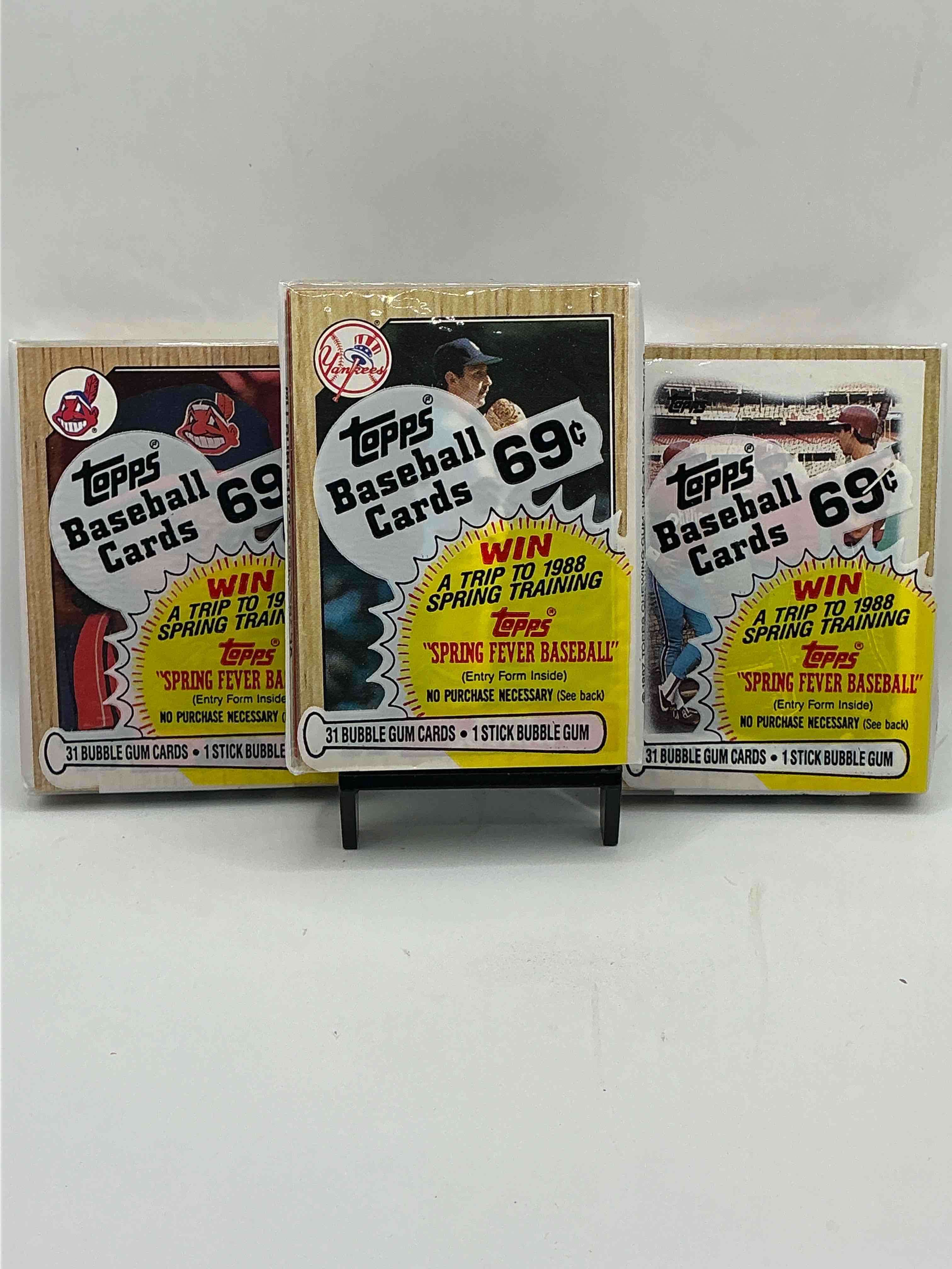 Loaded, Loaded, Loaded! 1987 Topps Baseball 31 Card Cello Pack- 1987 Topps Baseball Is A Loaded Year With Rookie Cards From Barry Bonds (PSA 10 $ 300+), Bo Jackson, Jose Canseco & More! Packs From This Year Are Super Roret Excellent Condition Direct From Original Retail Case!
