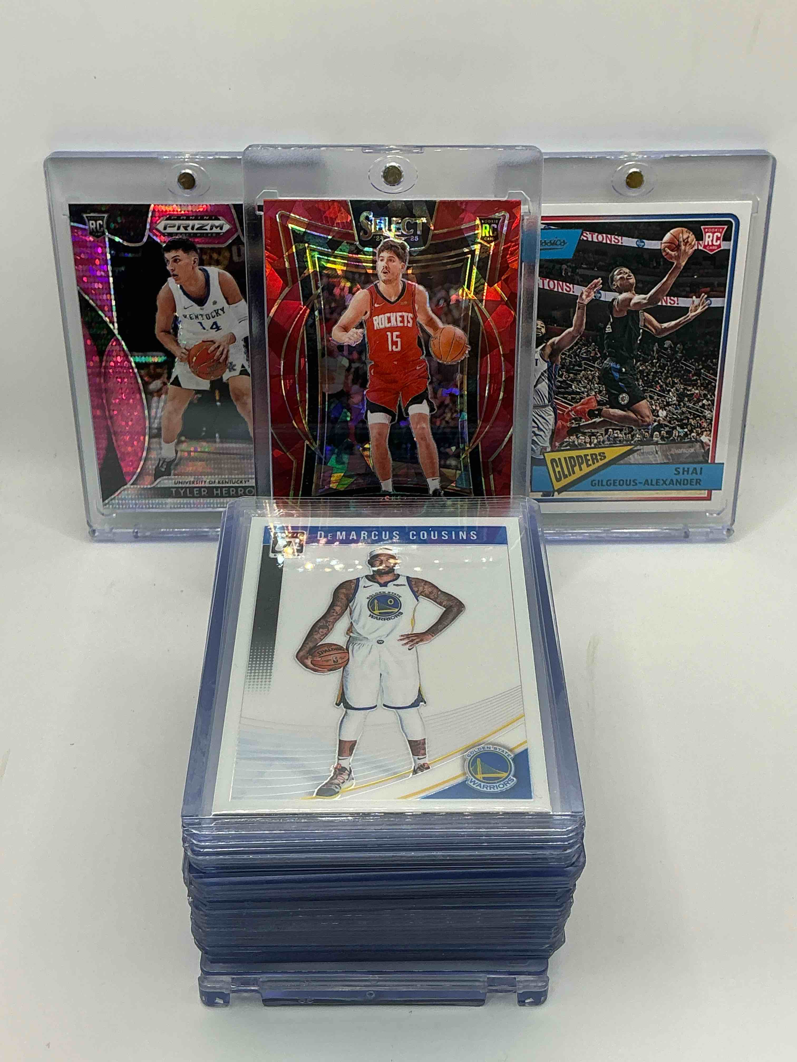 Wildcats Fans Rejoice! 2024 Select Red Prizm Cracked Ice Rookie Concourse Level Reed Sheppard! 2019 Pink Prizm Draft Picks Rookie Tyler Herro! 2018 Panini Chronicles Classics Rookie Shai Gilgeous-Alexander! Along With 30 Other Of The Best Wildcats In The NBA! Some Of The Best Players From Multiple Eras Of Kentucky Basketball! WOW!