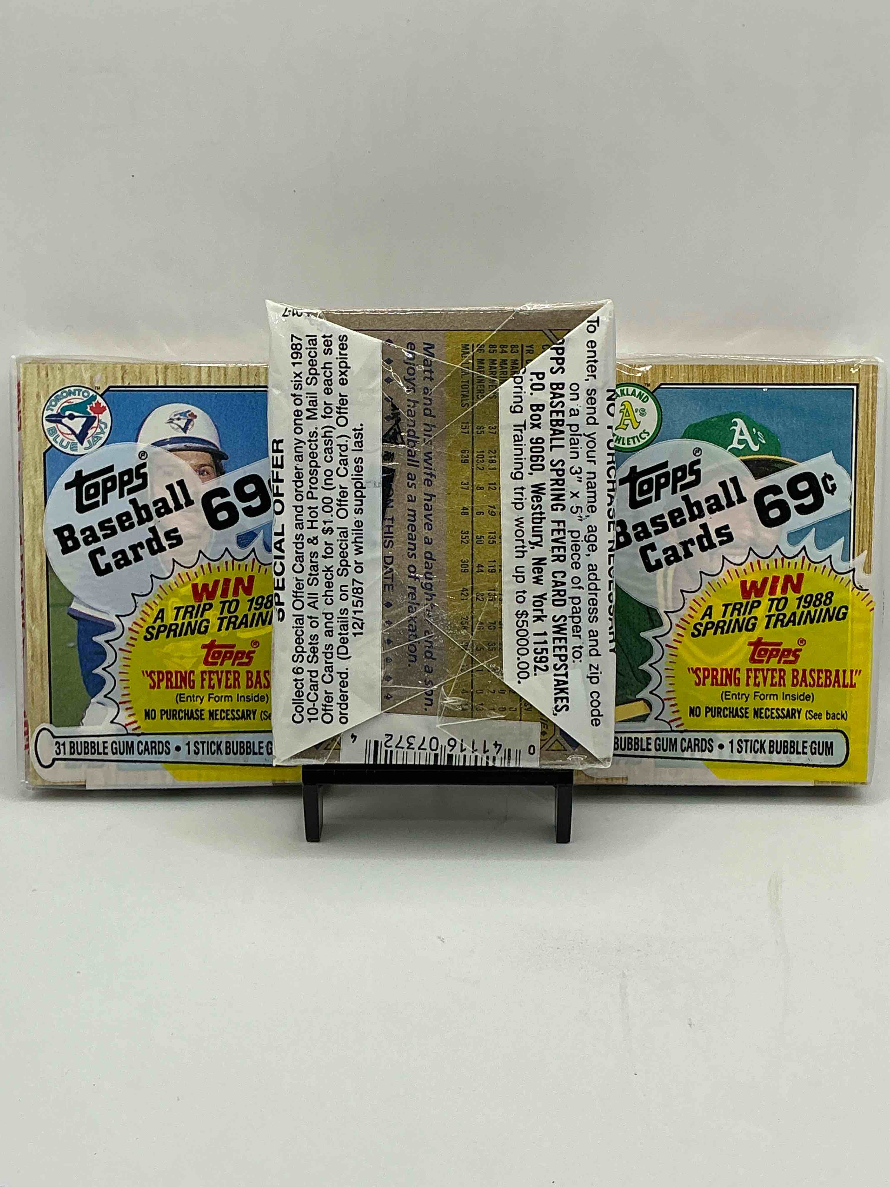 Condition photo showing New/Like New for loaded, loaded, loaded! 1987 topps baseball 31 card cello pack- 1987 topps baseball is a loaded year with rookie cards from barry bonds (psa 10 $ 300+), bo jackson, jose canseco & more! packs from this year are super roret excellent condition direct from original retail case!