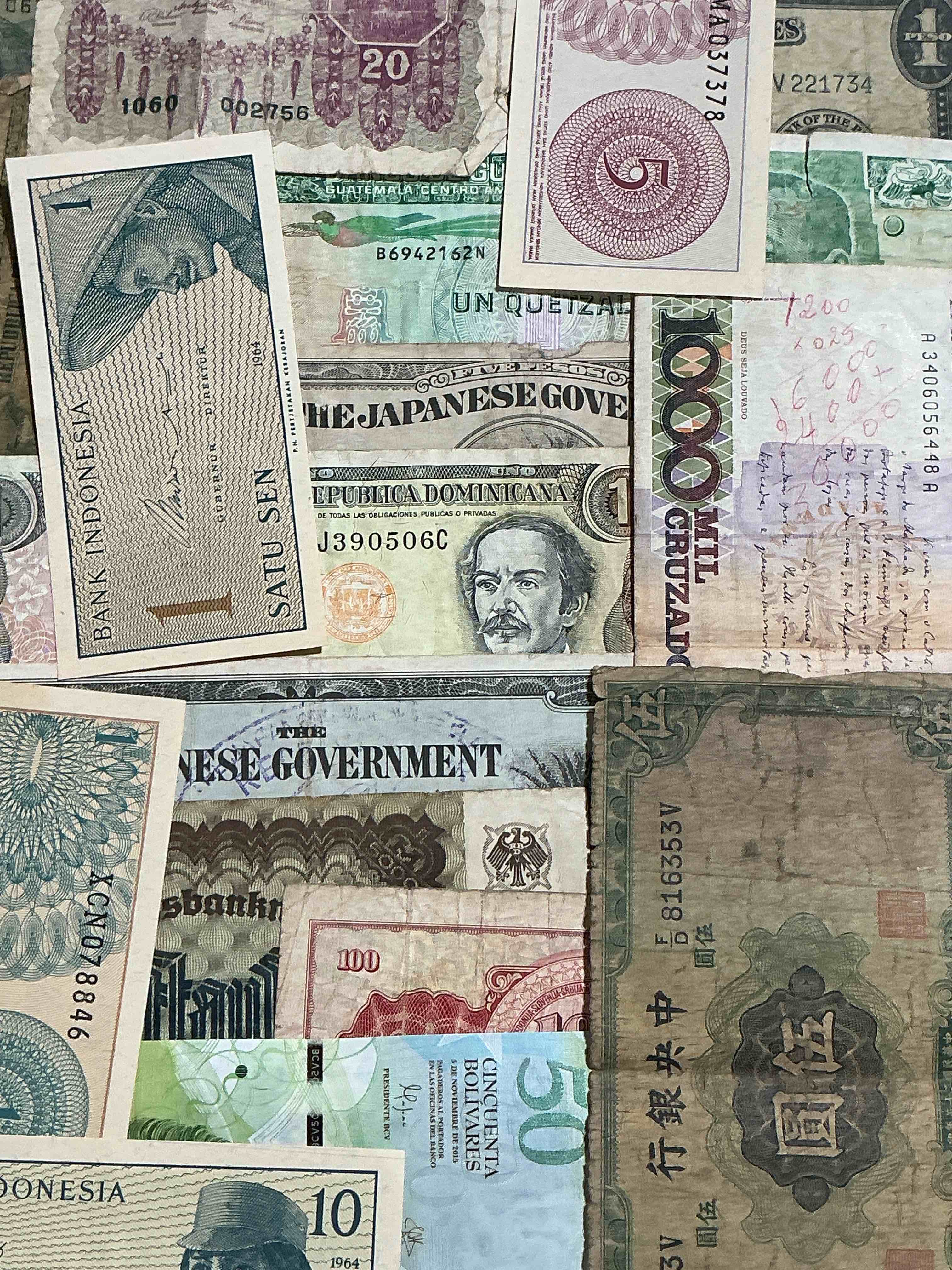 world antique & modern authentic paper money! genuine paper currency from around the world, all bills unique & typically span the last 100 years or so! in circulated & uncirculated condition! impossible to collect! 