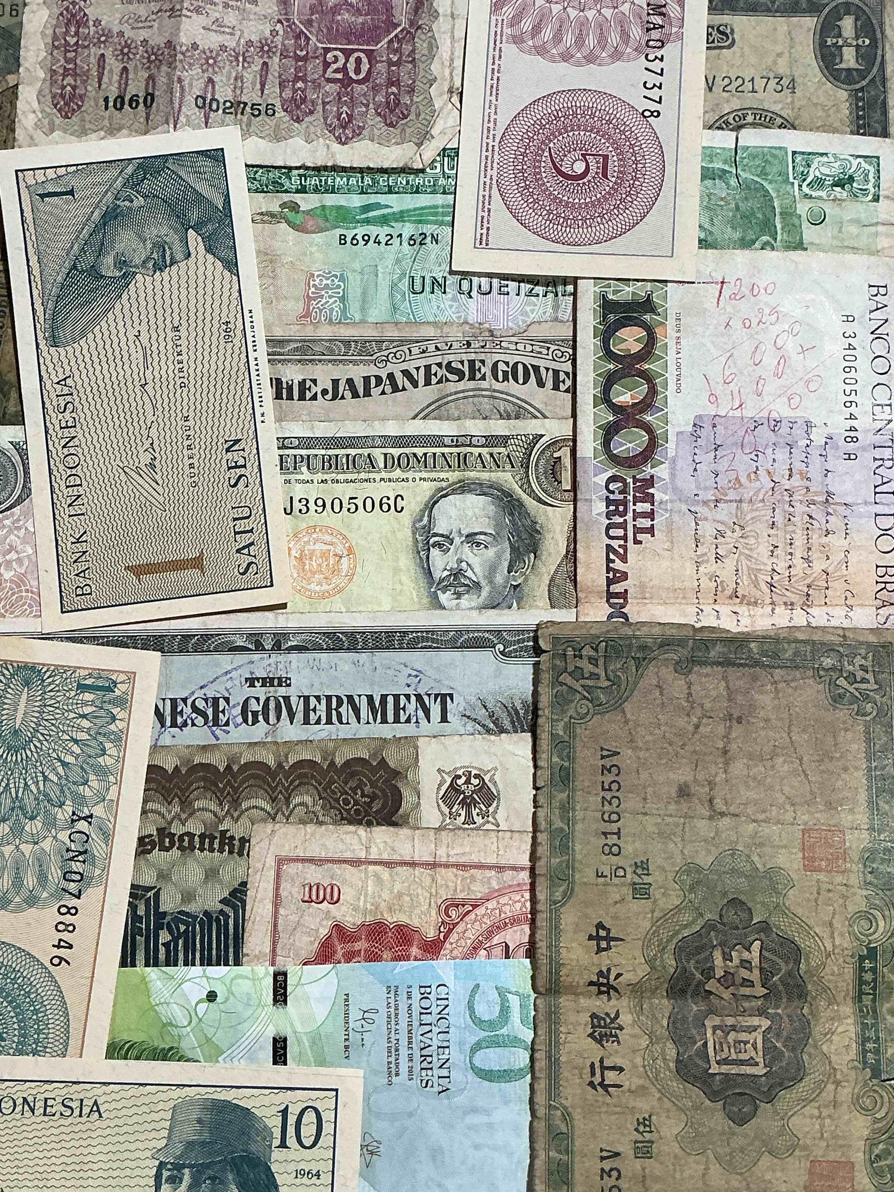 Condition photo showing Good Condition for world antique & modern authentic paper money! genuine paper currency from around the world, all bills unique & typically span the last 100 years or so! in circulated & uncirculated condition! impossible to collect!